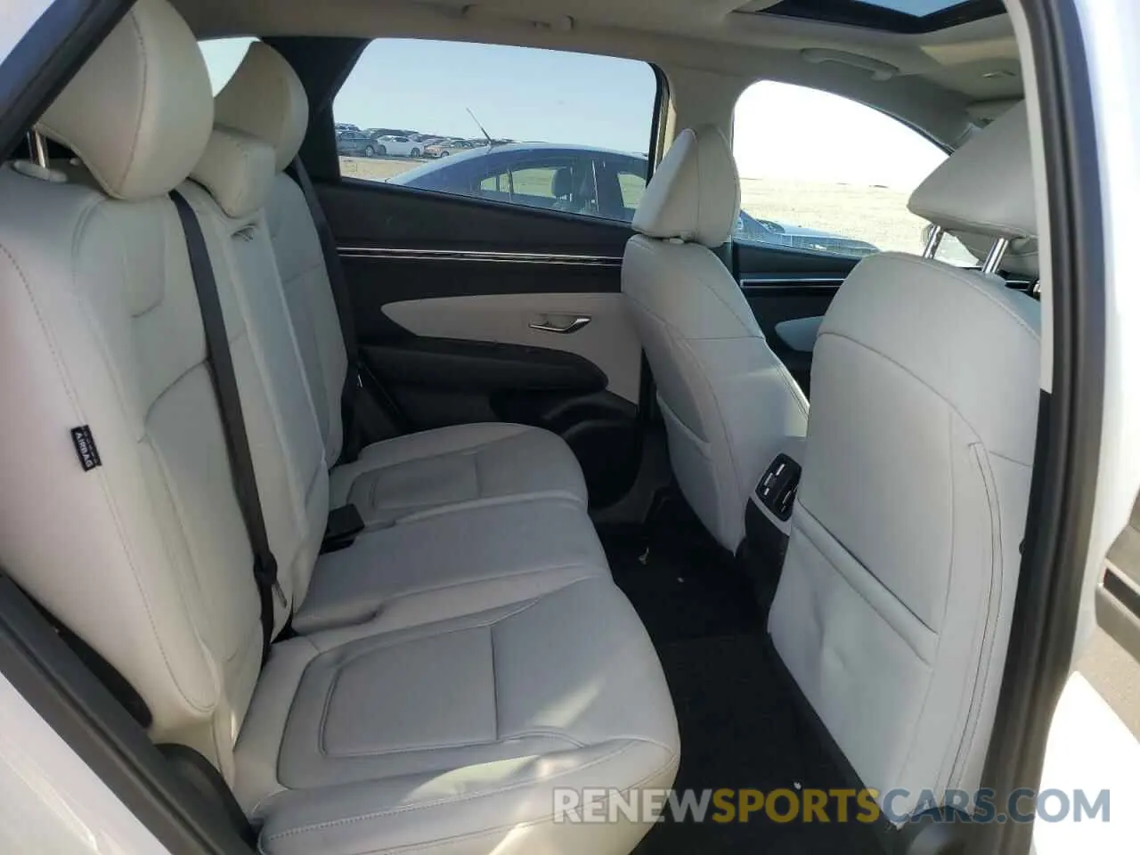 11 Photograph of a damaged car 5NMJFCDE5RH373851 HYUNDAI TUCSON 2024