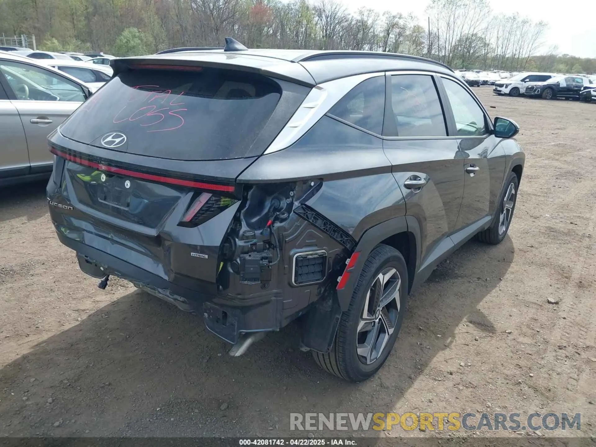 17 Photograph of a damaged car 5NMJFCDE7RH347235 HYUNDAI TUCSON 2024