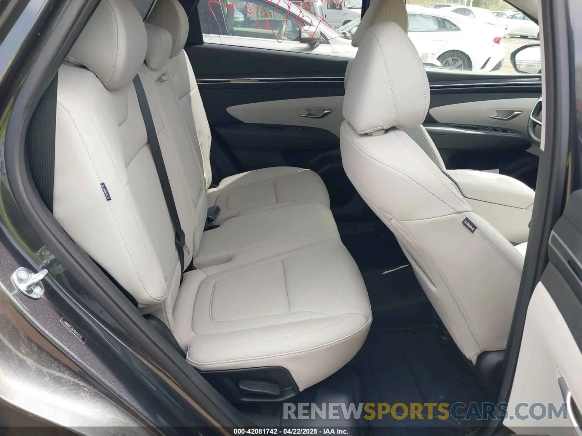 8 Photograph of a damaged car 5NMJFCDE7RH347235 HYUNDAI TUCSON 2024