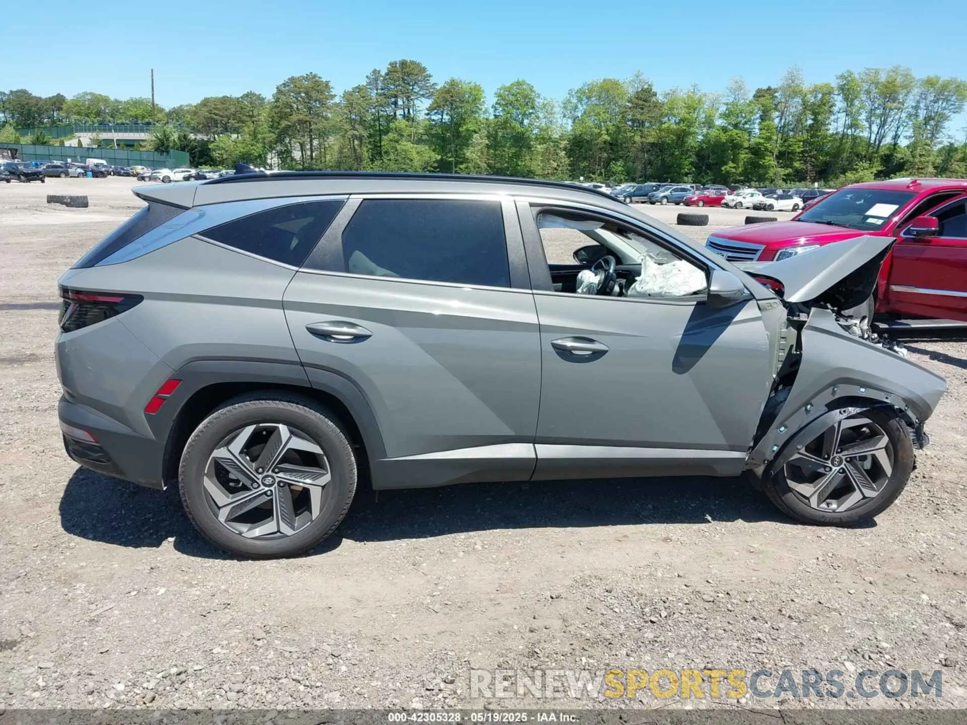 13 Photograph of a damaged car 5NMJFCDE8RH366683 HYUNDAI TUCSON 2024