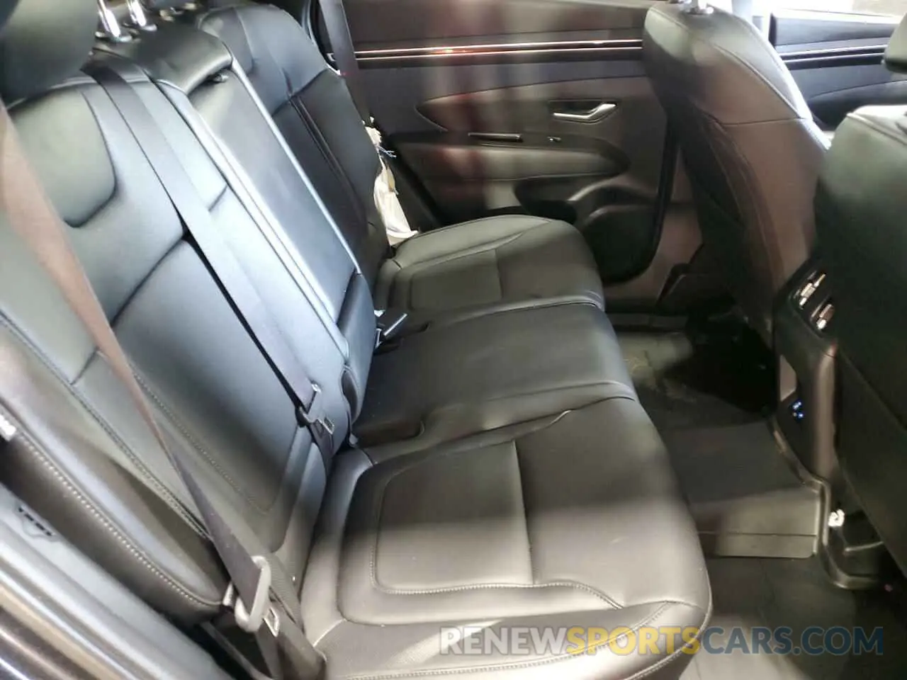 11 Photograph of a damaged car 5NMJFCDE9RH353859 HYUNDAI TUCSON 2024