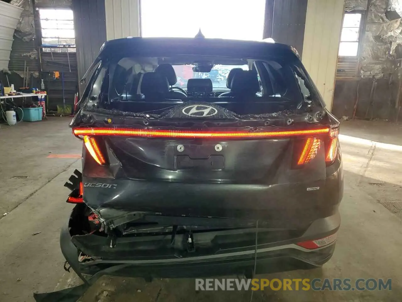 6 Photograph of a damaged car 5NMJFCDE9RH353859 HYUNDAI TUCSON 2024