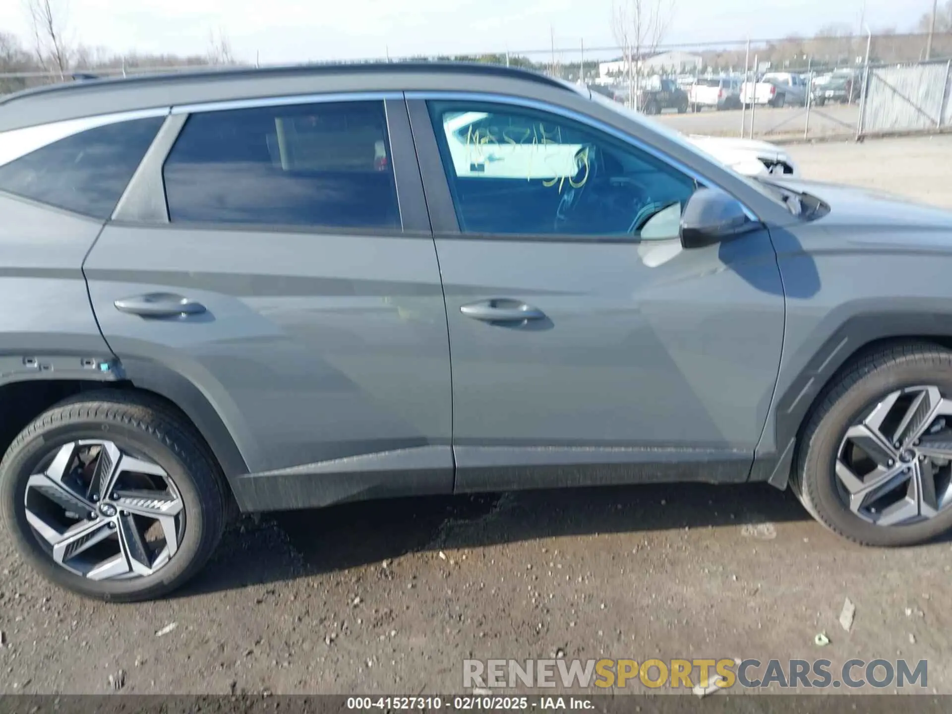 14 Photograph of a damaged car 5NMJFCDE9RH371147 HYUNDAI TUCSON 2024