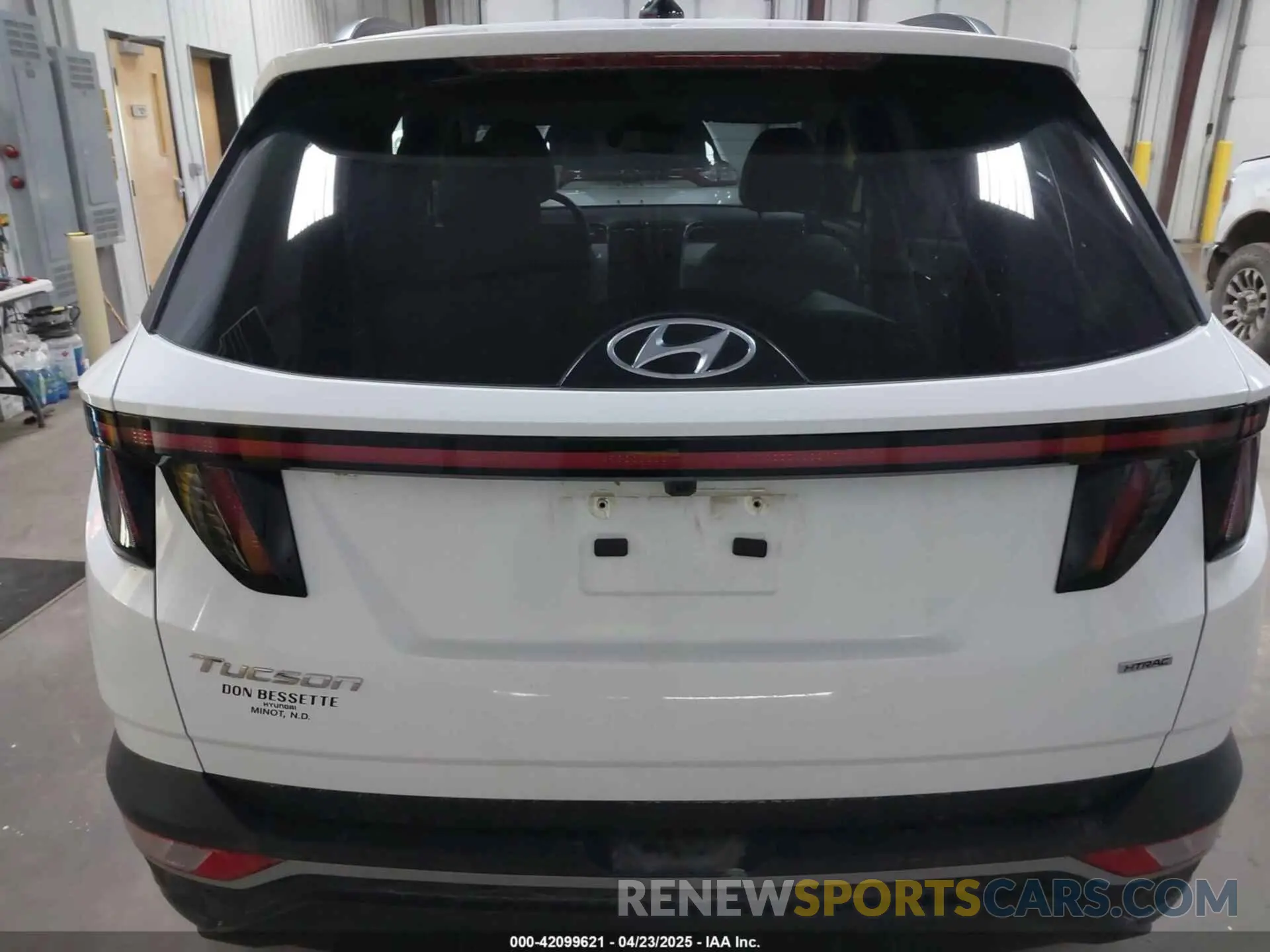 16 Photograph of a damaged car 5NMJFCDEXRH297107 HYUNDAI TUCSON 2024