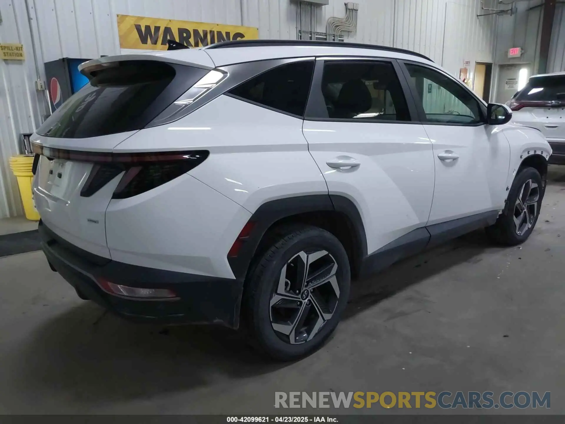 4 Photograph of a damaged car 5NMJFCDEXRH297107 HYUNDAI TUCSON 2024