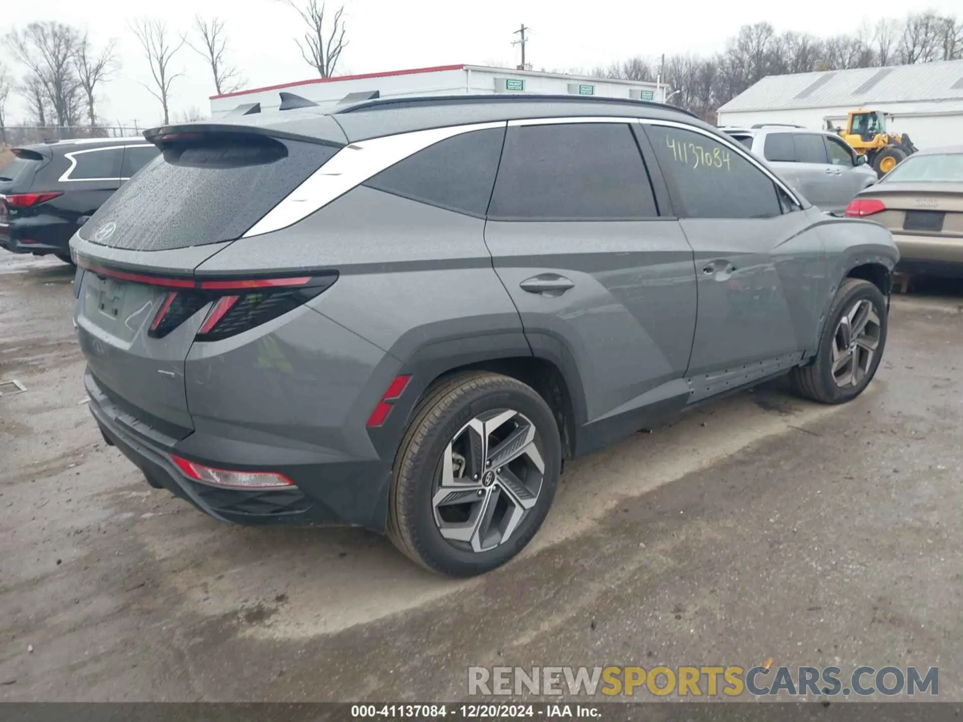 4 Photograph of a damaged car 5NMJFCDEXRH304380 HYUNDAI TUCSON 2024