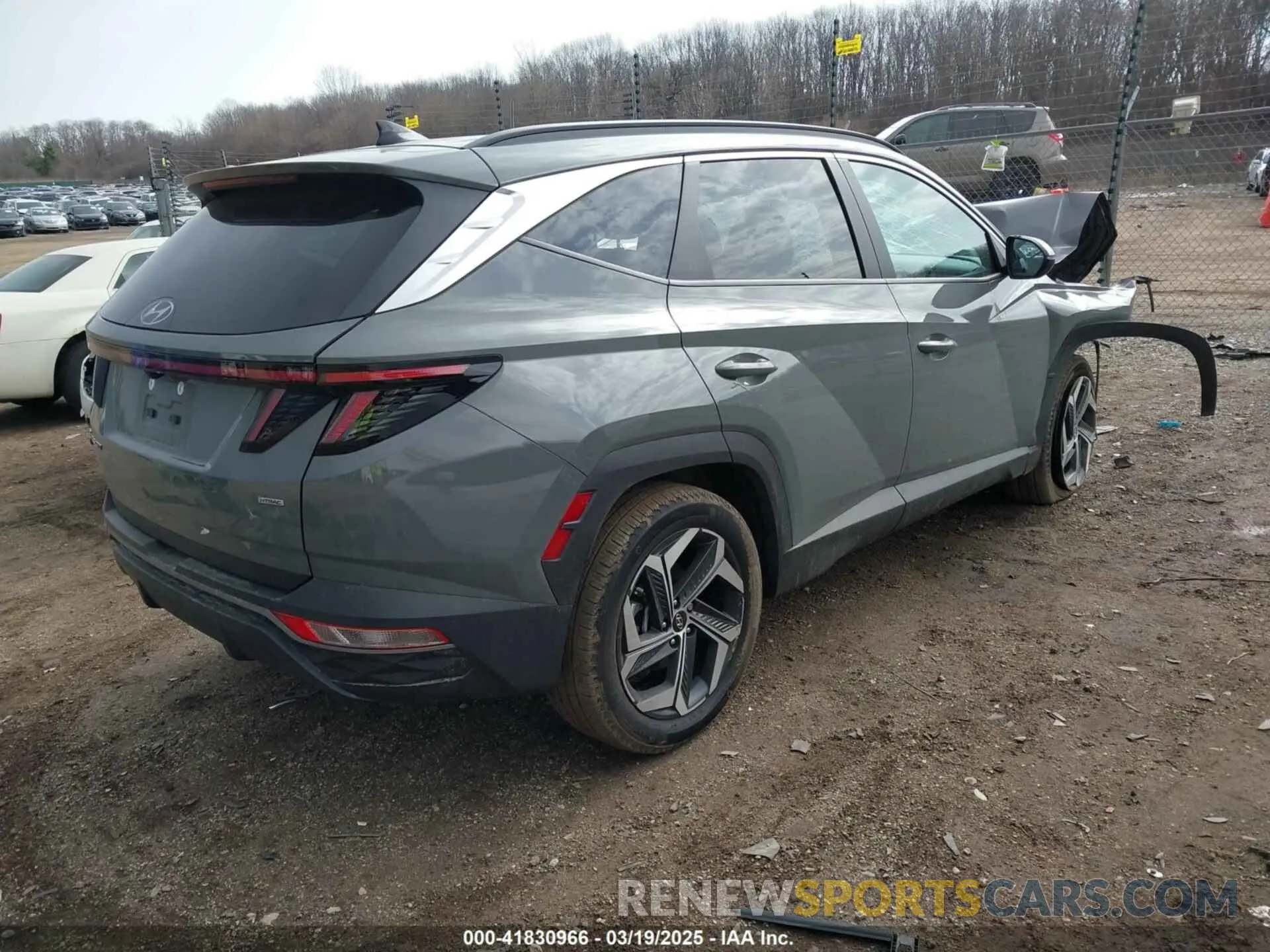 4 Photograph of a damaged car 5NMJFCDEXRH340814 HYUNDAI TUCSON 2024