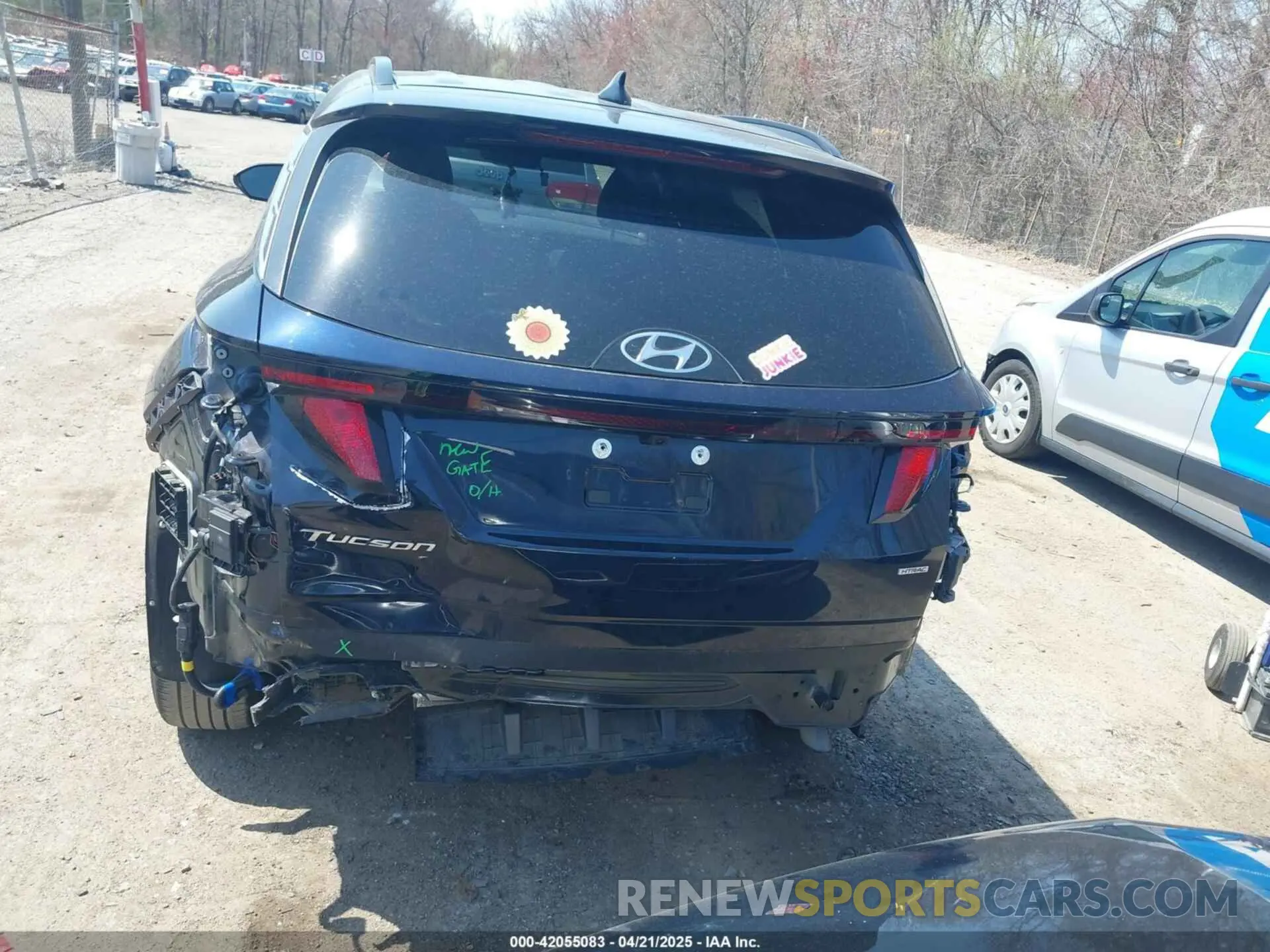 17 Photograph of a damaged car KM8JBCDE4RU272901 HYUNDAI TUCSON 2024