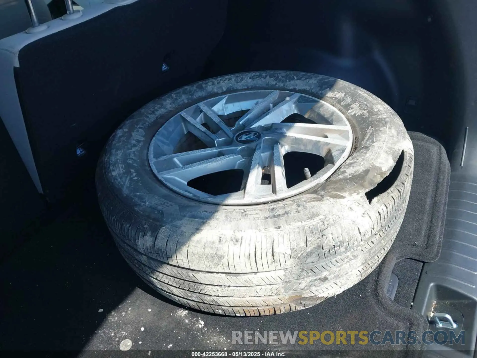 12 Photograph of a damaged car 3KMJA3DE1SE007586 HYUNDAI TUCSON 2025