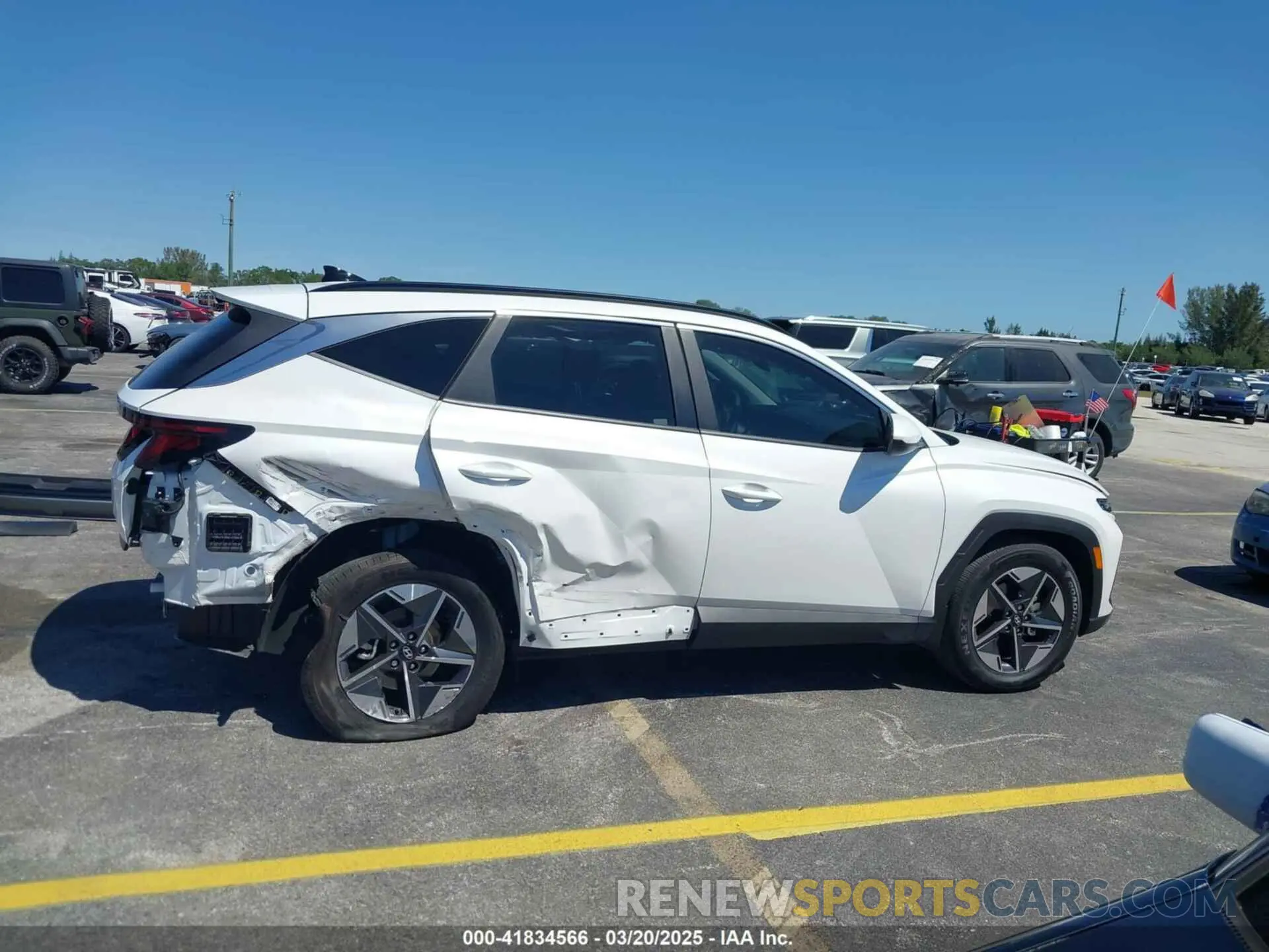 14 Photograph of a damaged car 3KMJB3DE5SE005045 HYUNDAI TUCSON 2025