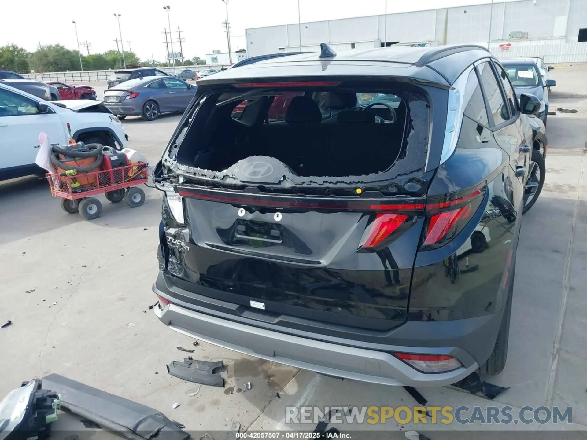 18 Photograph of a damaged car 3KMJB3DE6SE003188 HYUNDAI TUCSON 2025