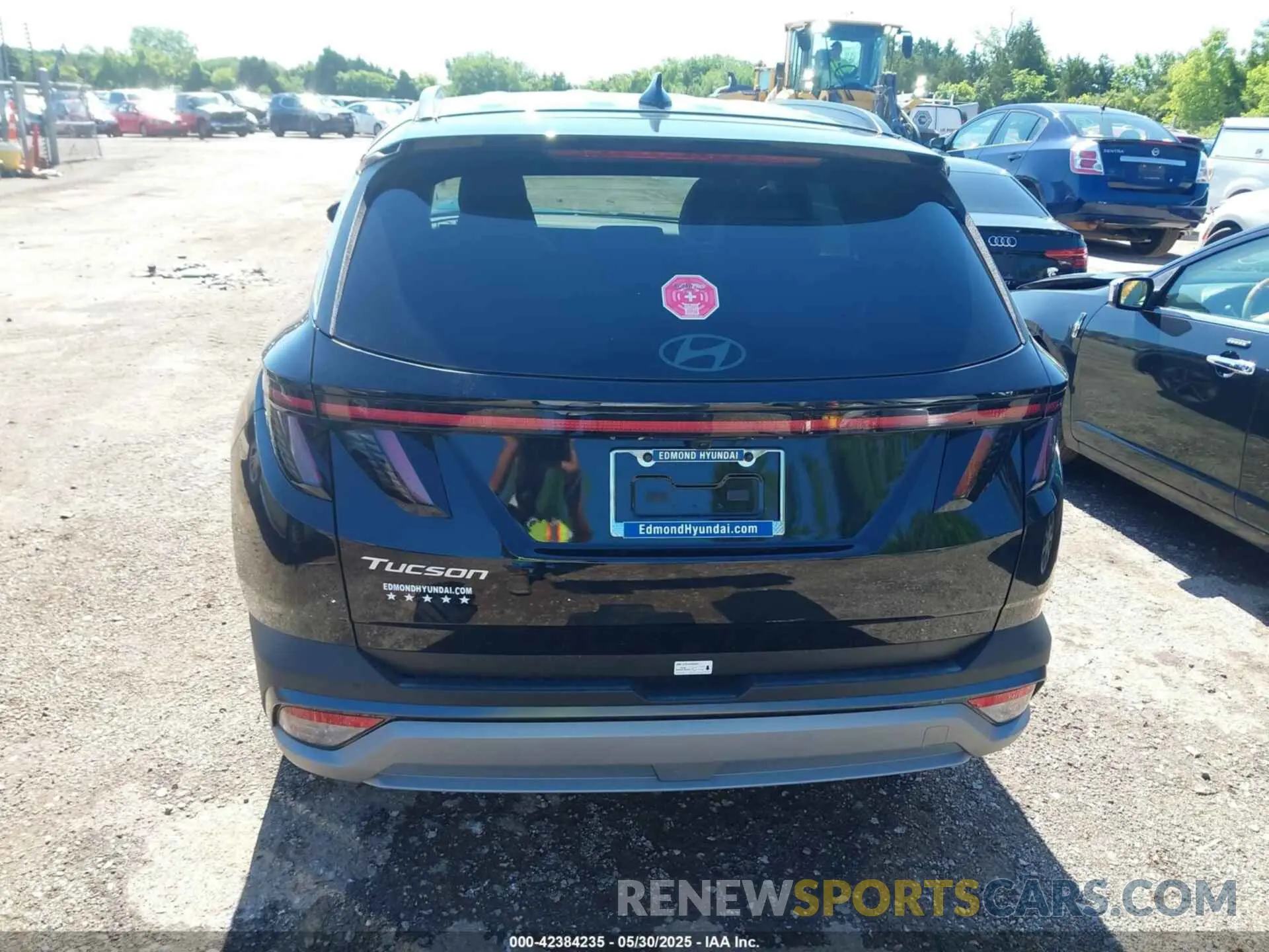 16 Photograph of a damaged car 3KMJC3DE0SE011798 HYUNDAI TUCSON 2025