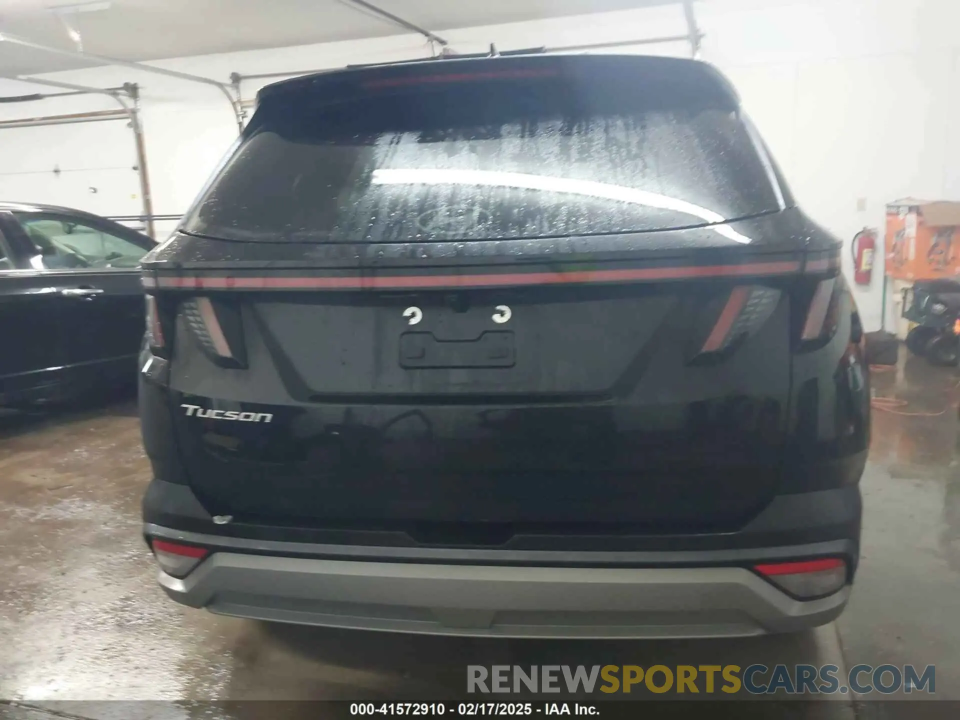 17 Photograph of a damaged car 3KMJC3DE3SE002593 HYUNDAI TUCSON 2025