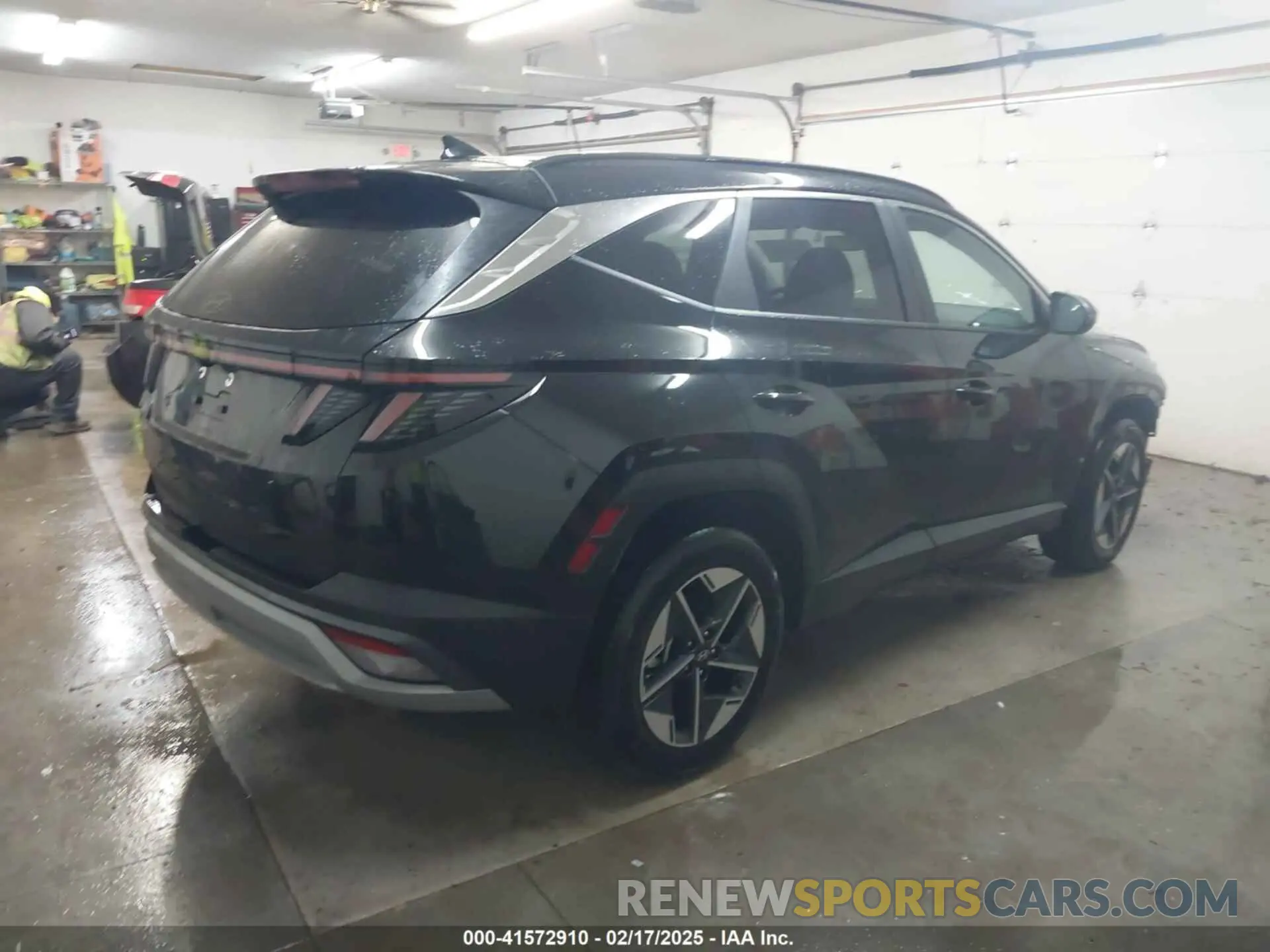 4 Photograph of a damaged car 3KMJC3DE3SE002593 HYUNDAI TUCSON 2025