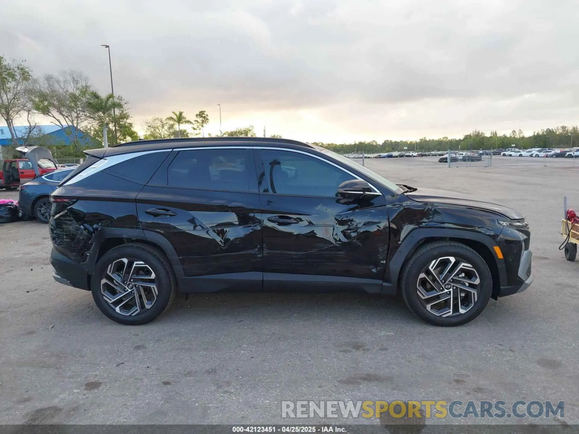 13 Photograph of a damaged car 3KMJE3DE5SE012715 HYUNDAI TUCSON 2025