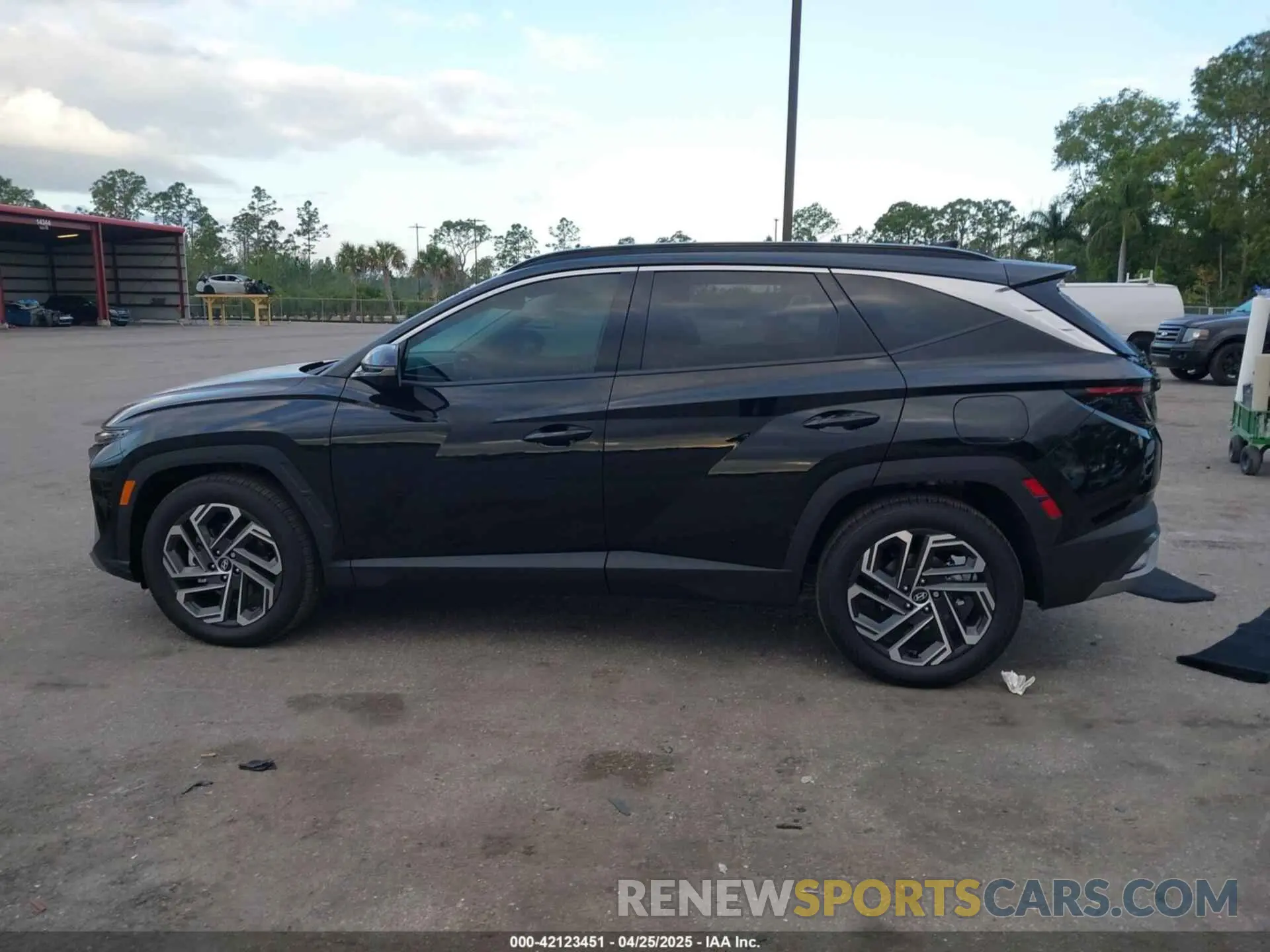 14 Photograph of a damaged car 3KMJE3DE5SE012715 HYUNDAI TUCSON 2025