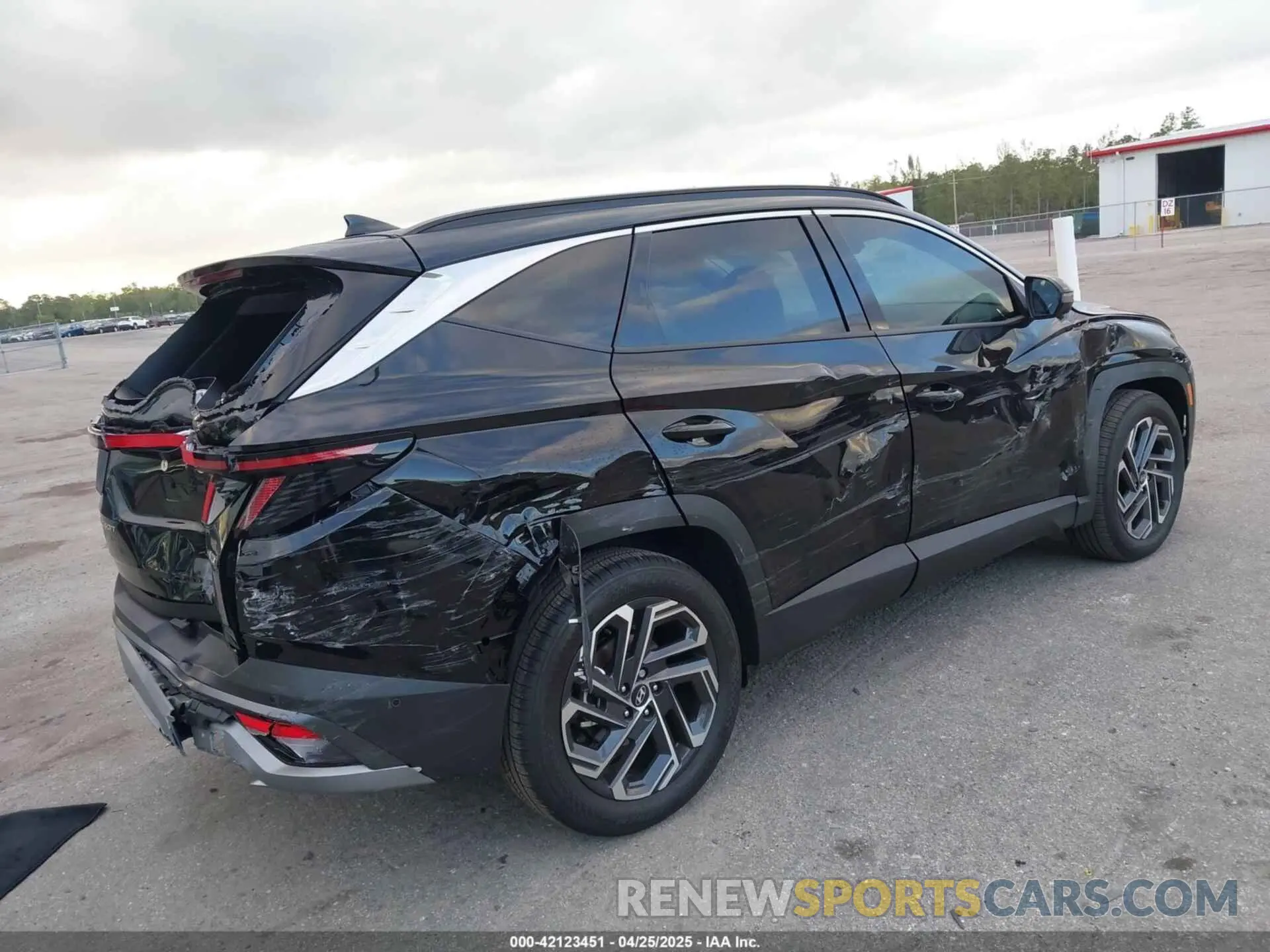 4 Photograph of a damaged car 3KMJE3DE5SE012715 HYUNDAI TUCSON 2025