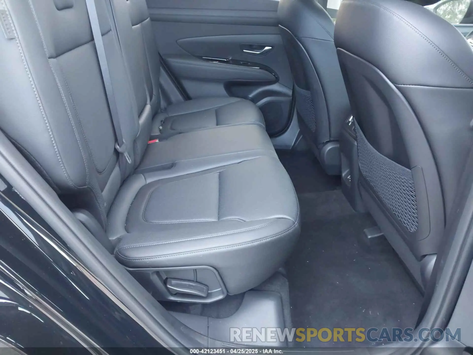 8 Photograph of a damaged car 3KMJE3DE5SE012715 HYUNDAI TUCSON 2025