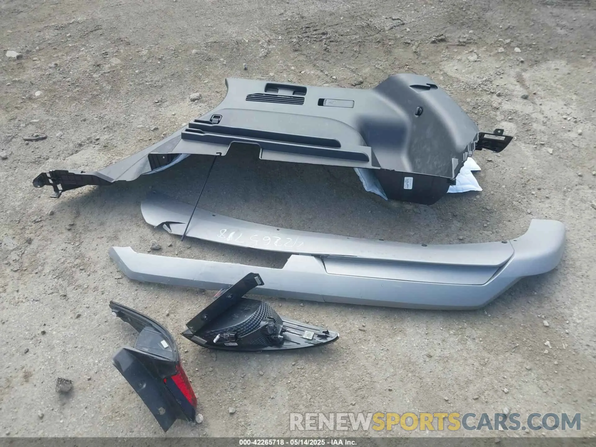 12 Photograph of a damaged car 5NMJA3DE0SH454941 HYUNDAI TUCSON 2025