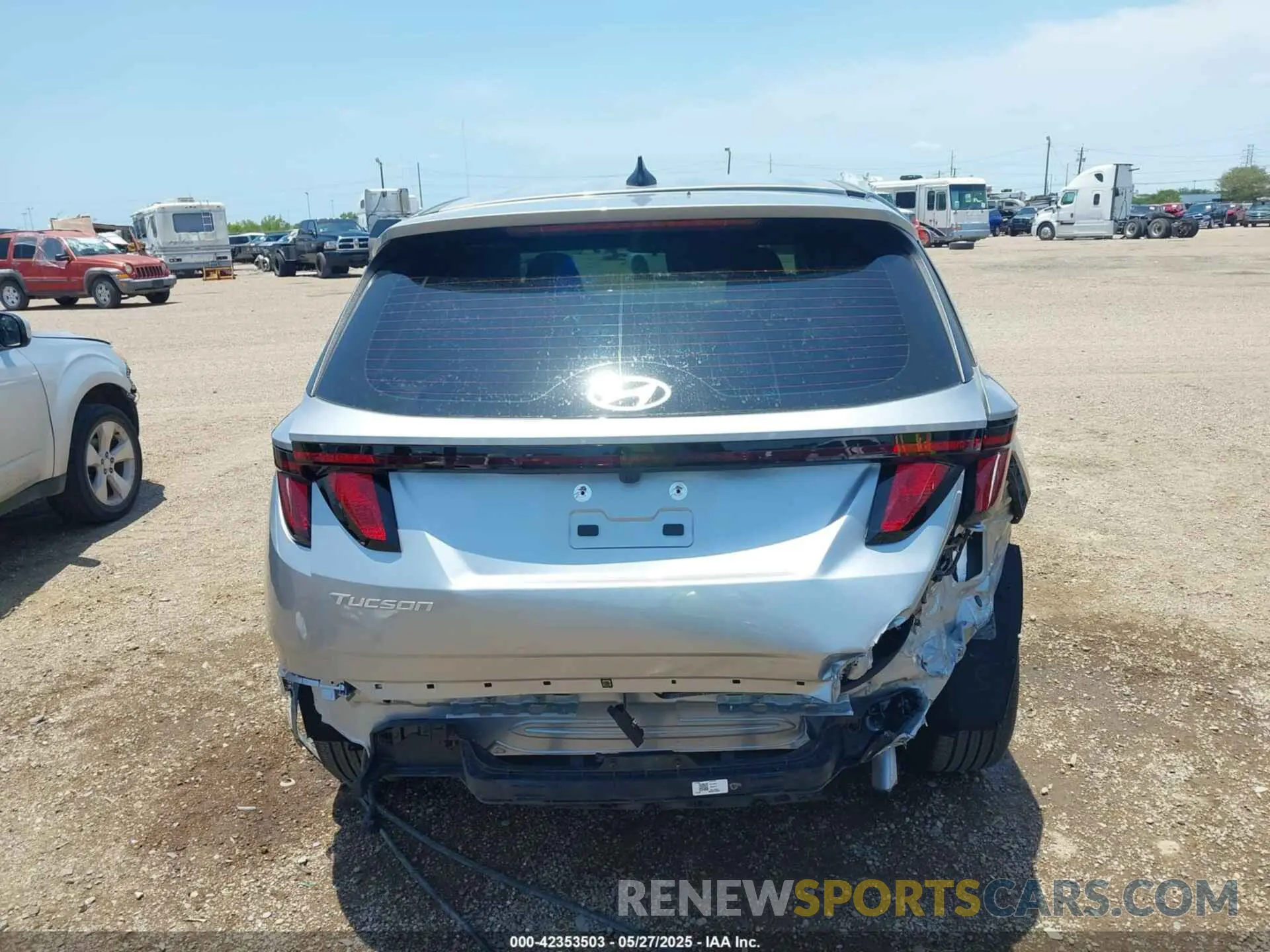 17 Photograph of a damaged car 5NMJA3DE2SH483518 HYUNDAI TUCSON 2025