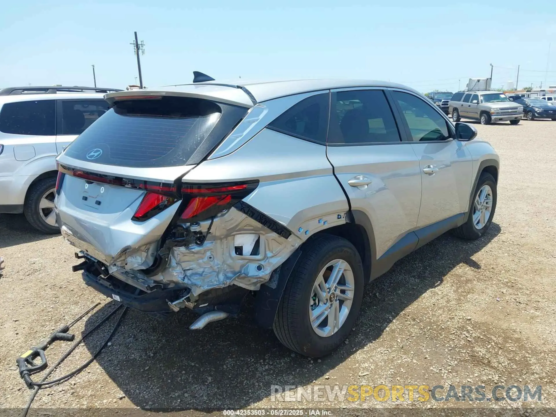 4 Photograph of a damaged car 5NMJA3DE2SH483518 HYUNDAI TUCSON 2025