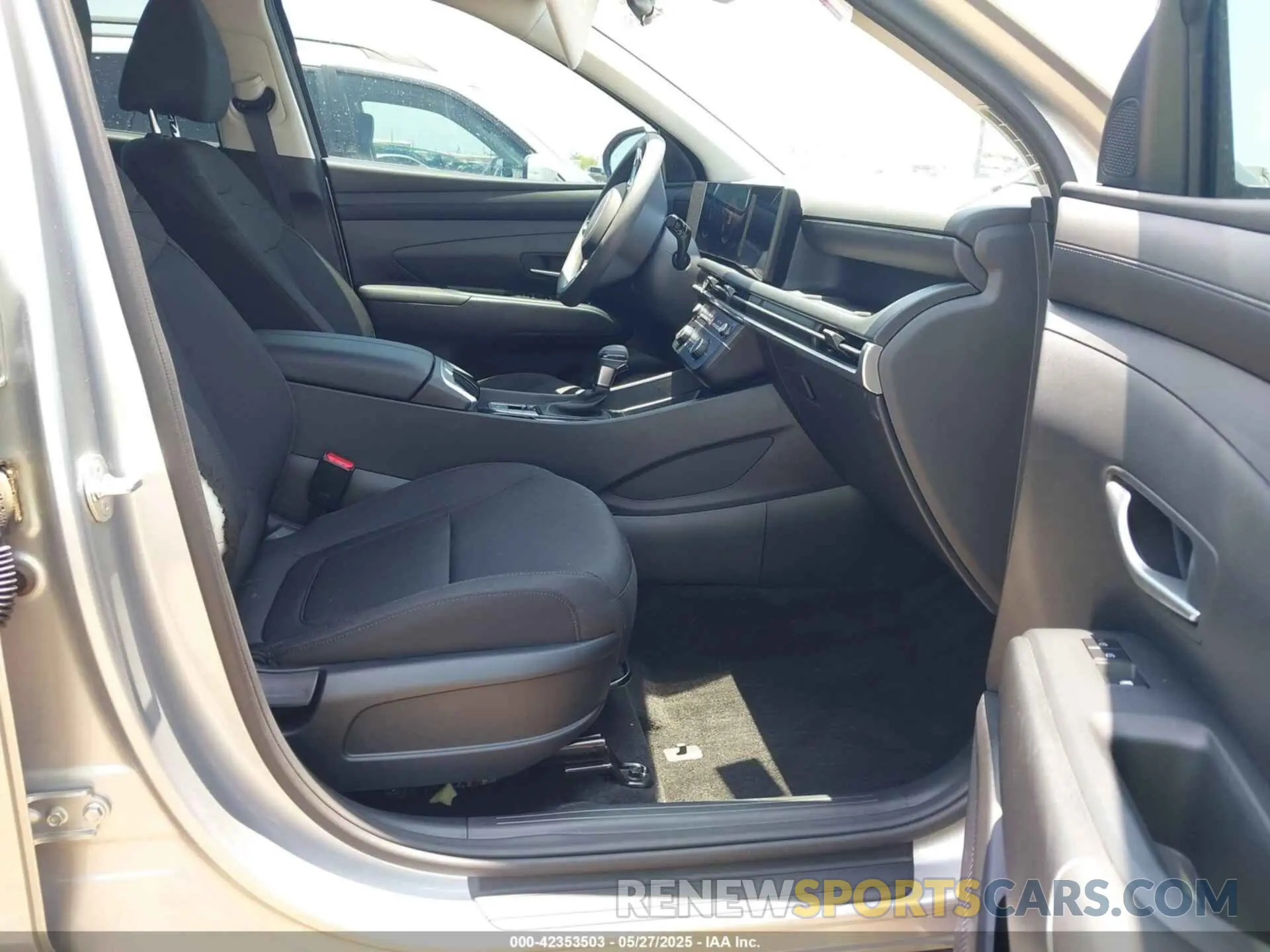5 Photograph of a damaged car 5NMJA3DE2SH483518 HYUNDAI TUCSON 2025