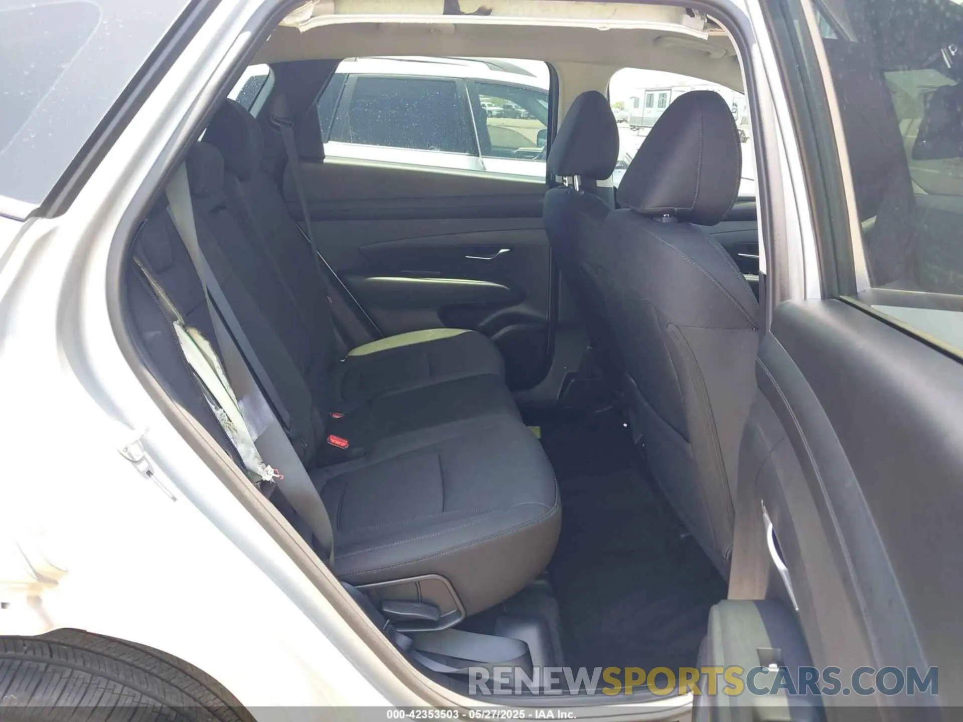 8 Photograph of a damaged car 5NMJA3DE2SH483518 HYUNDAI TUCSON 2025