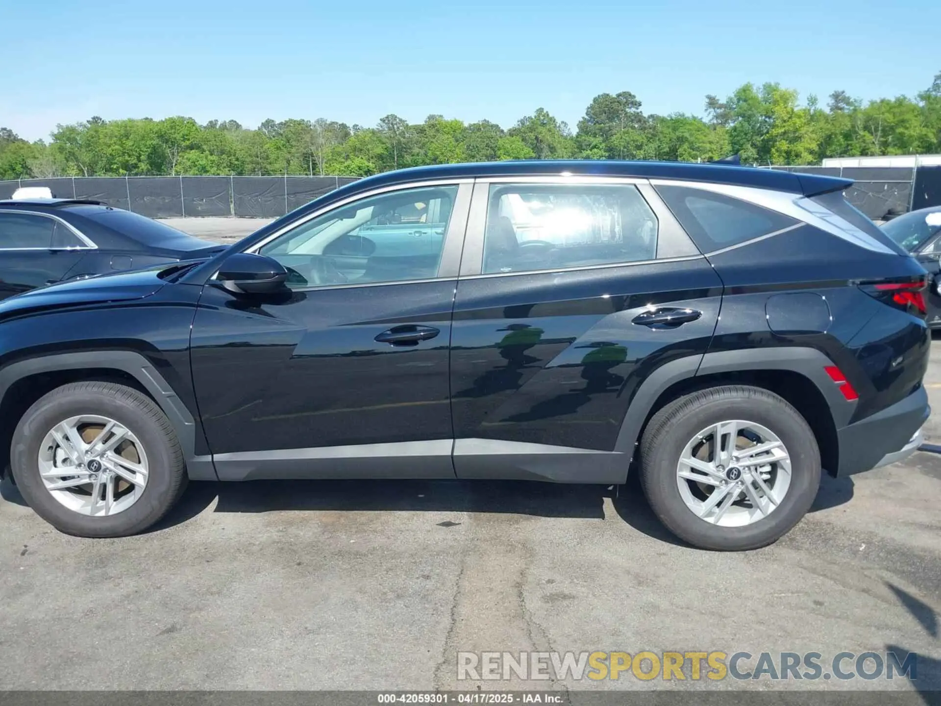15 Photograph of a damaged car 5NMJA3DE2SH521863 HYUNDAI TUCSON 2025