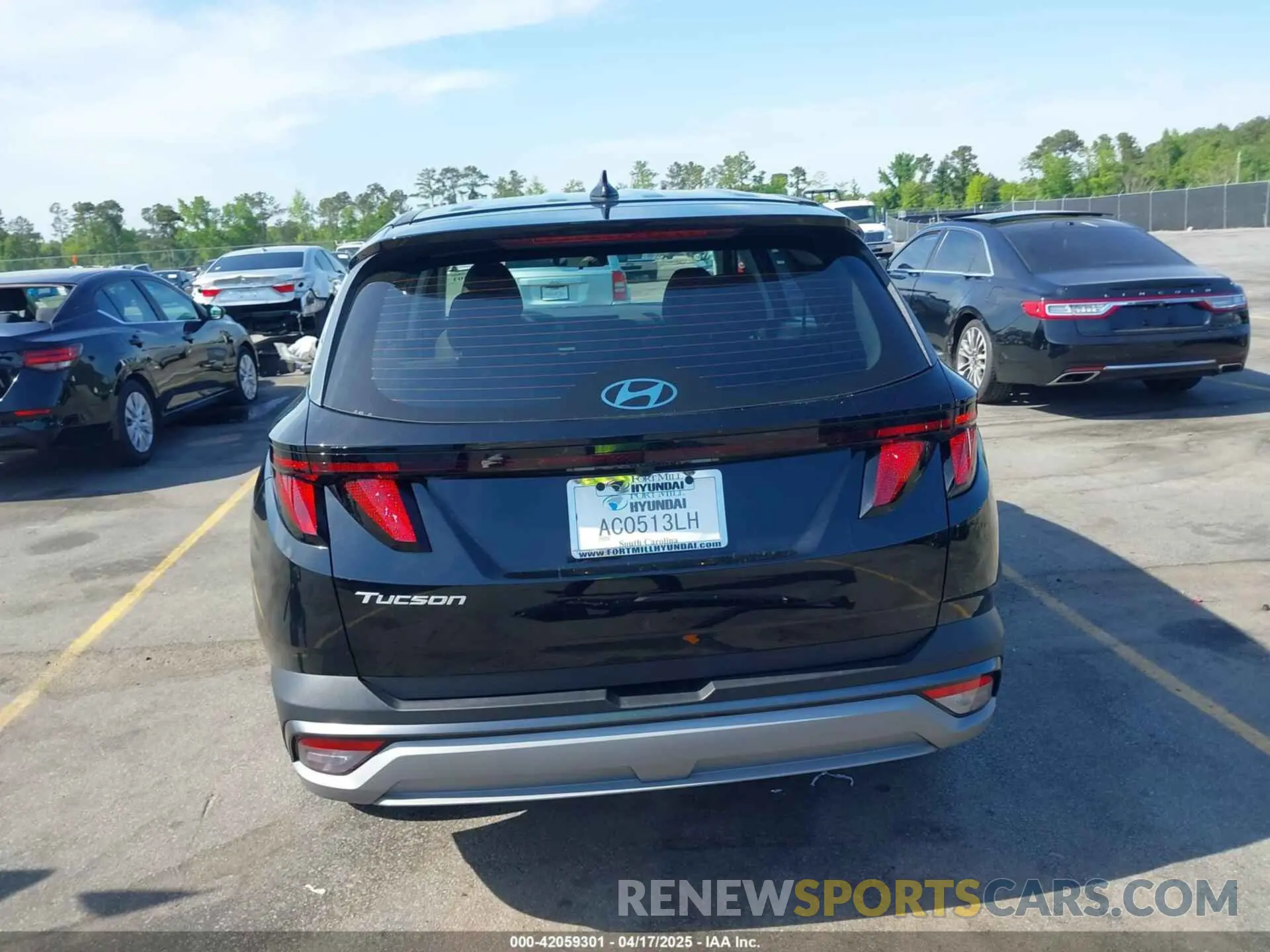 17 Photograph of a damaged car 5NMJA3DE2SH521863 HYUNDAI TUCSON 2025