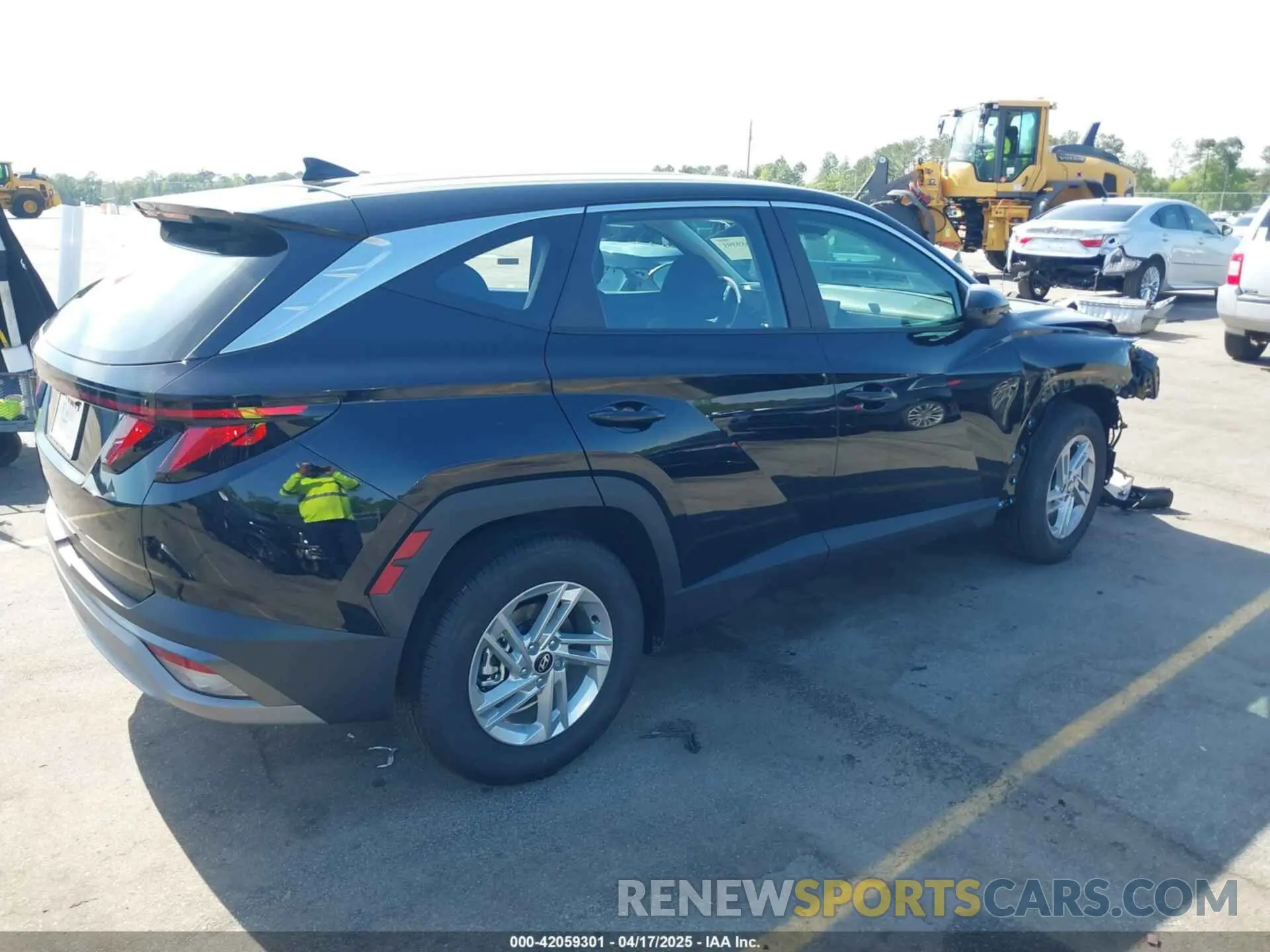 4 Photograph of a damaged car 5NMJA3DE2SH521863 HYUNDAI TUCSON 2025