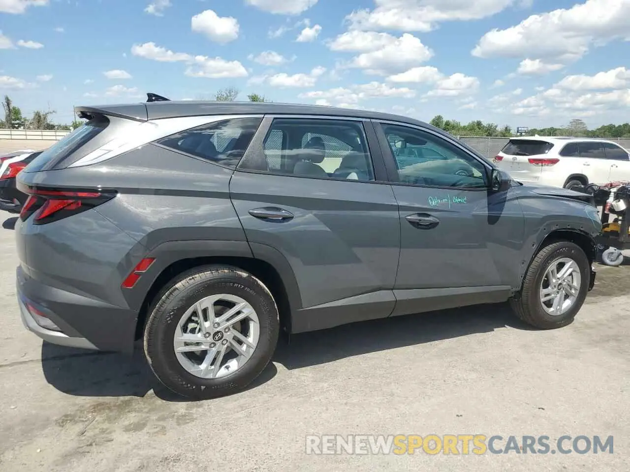 3 Photograph of a damaged car 5NMJA3DE4SH527602 HYUNDAI TUCSON 2025