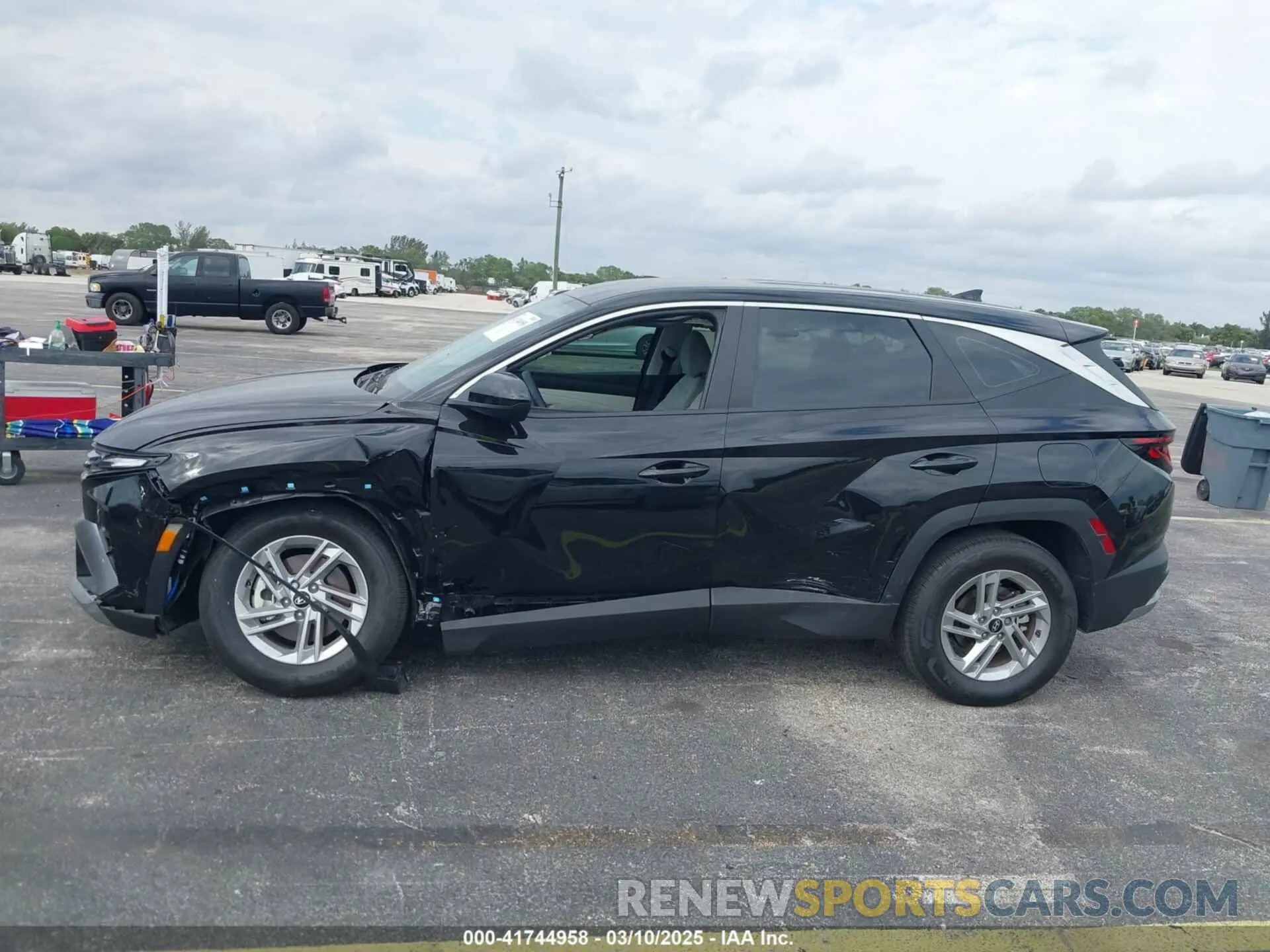 14 Photograph of a damaged car 5NMJA3DE5SH456569 HYUNDAI TUCSON 2025