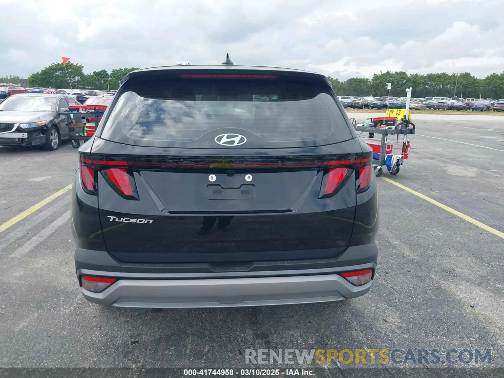 16 Photograph of a damaged car 5NMJA3DE5SH456569 HYUNDAI TUCSON 2025