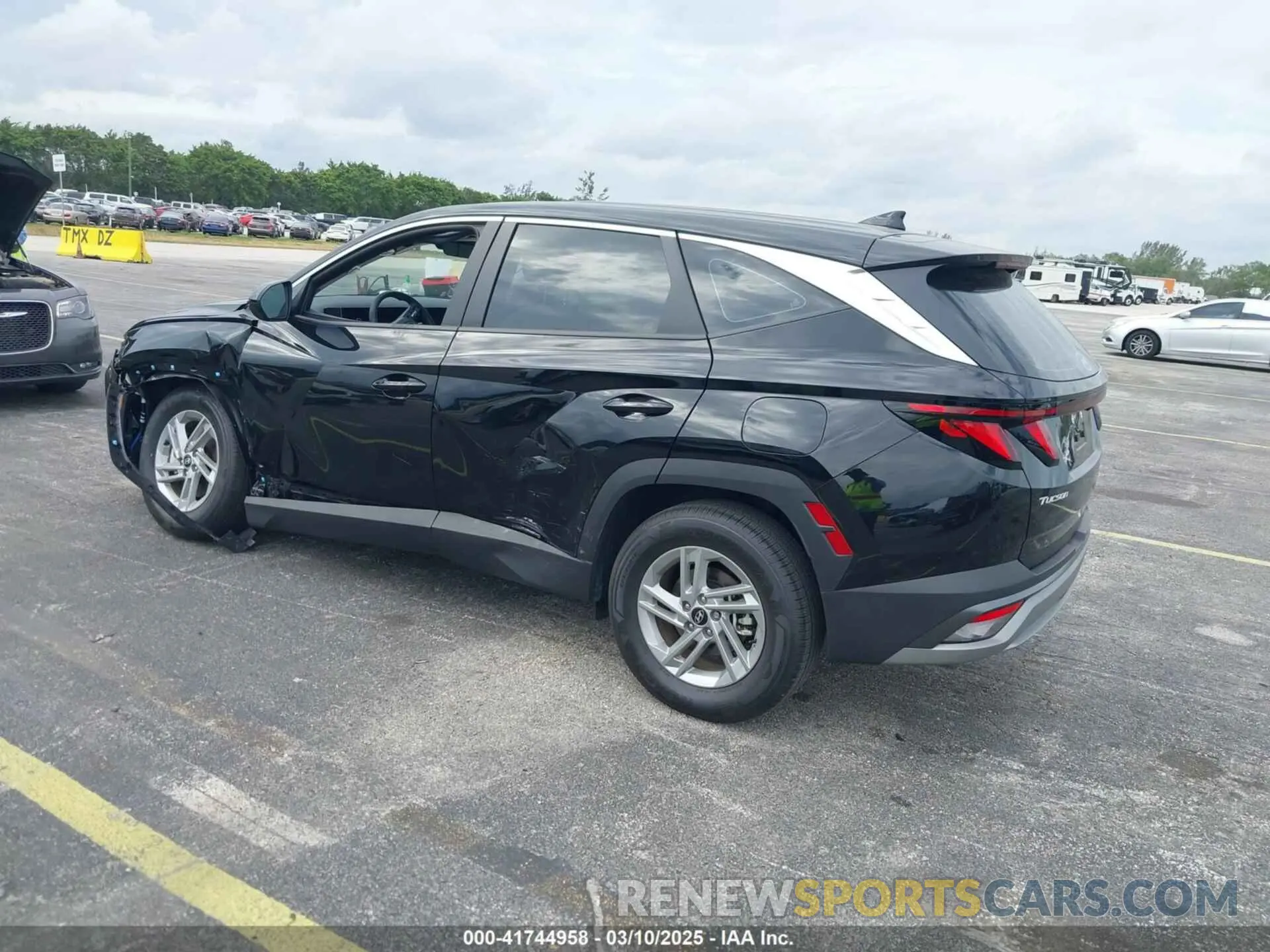 3 Photograph of a damaged car 5NMJA3DE5SH456569 HYUNDAI TUCSON 2025