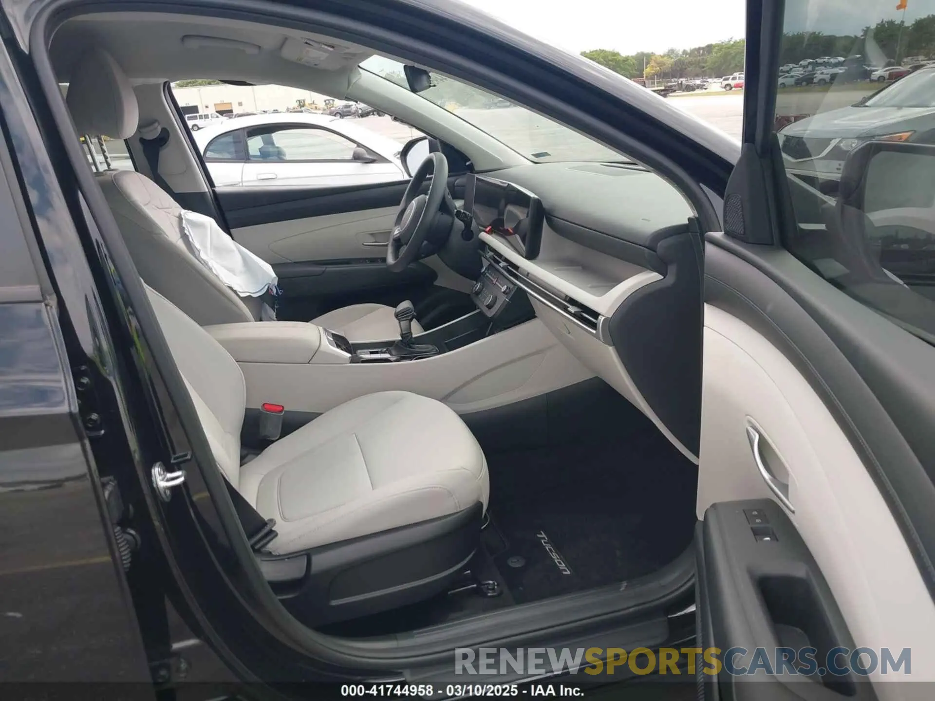 5 Photograph of a damaged car 5NMJA3DE5SH456569 HYUNDAI TUCSON 2025