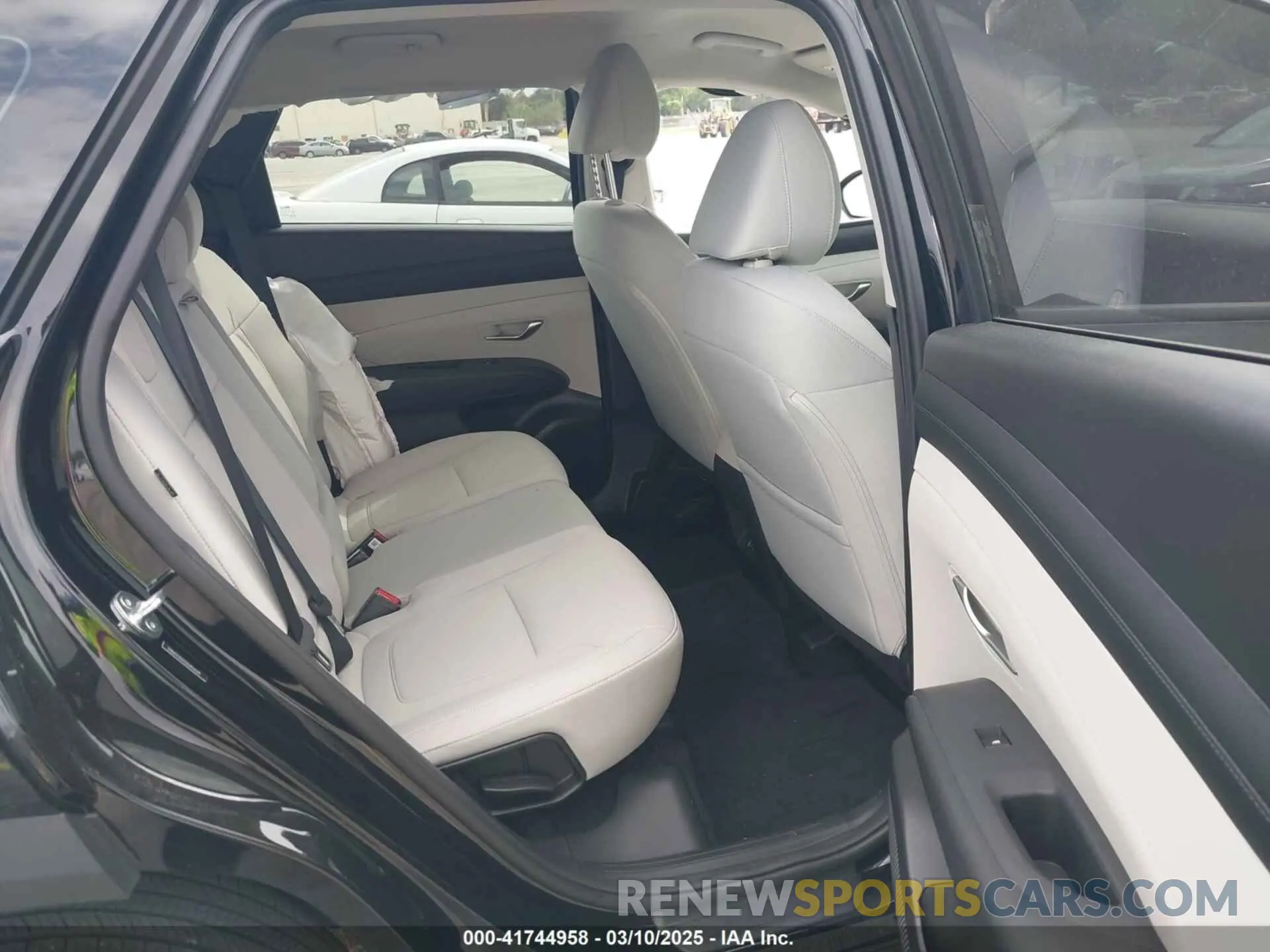 8 Photograph of a damaged car 5NMJA3DE5SH456569 HYUNDAI TUCSON 2025