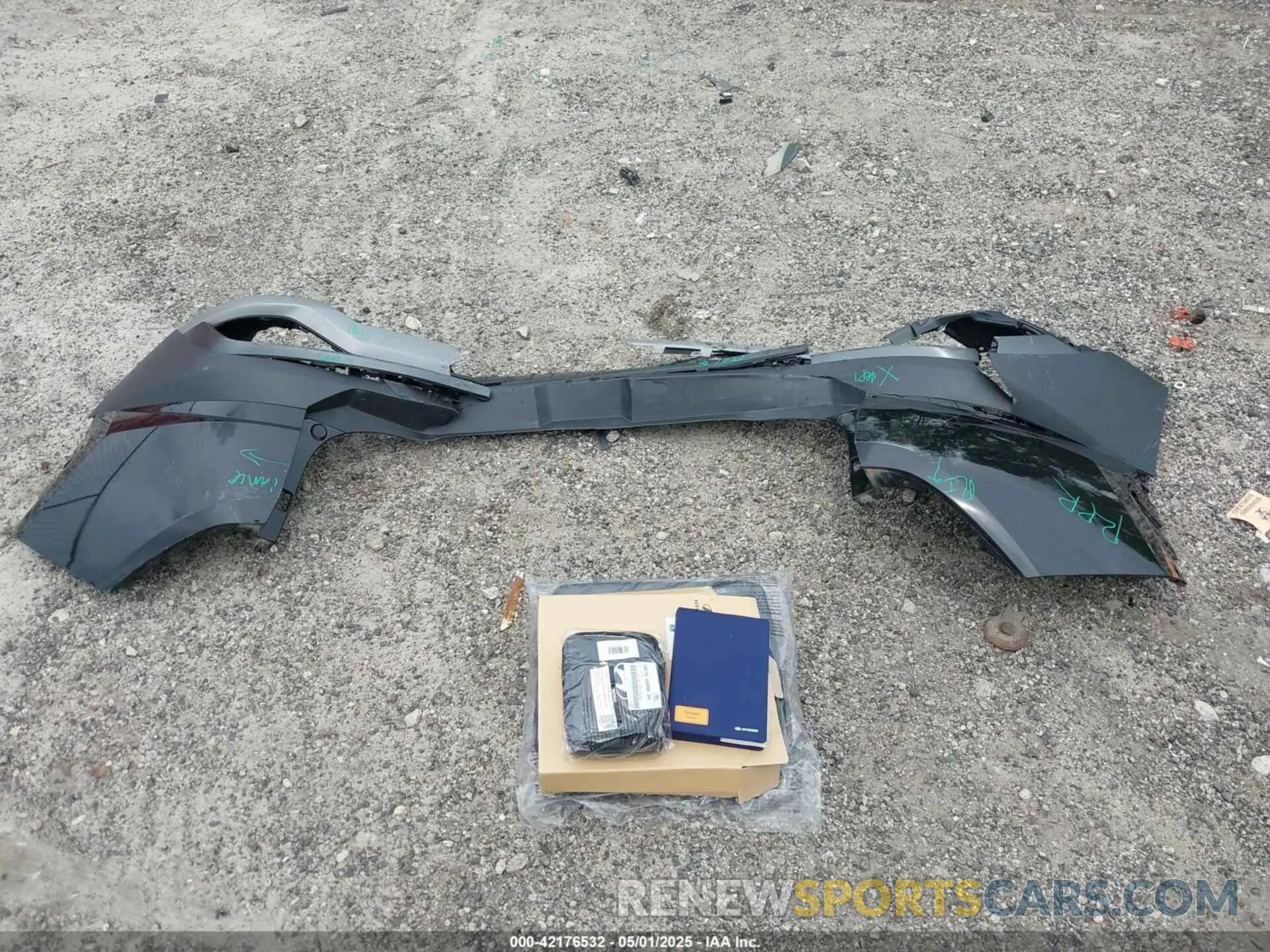 12 Photograph of a damaged car 5NMJA3DE9SH444618 HYUNDAI TUCSON 2025