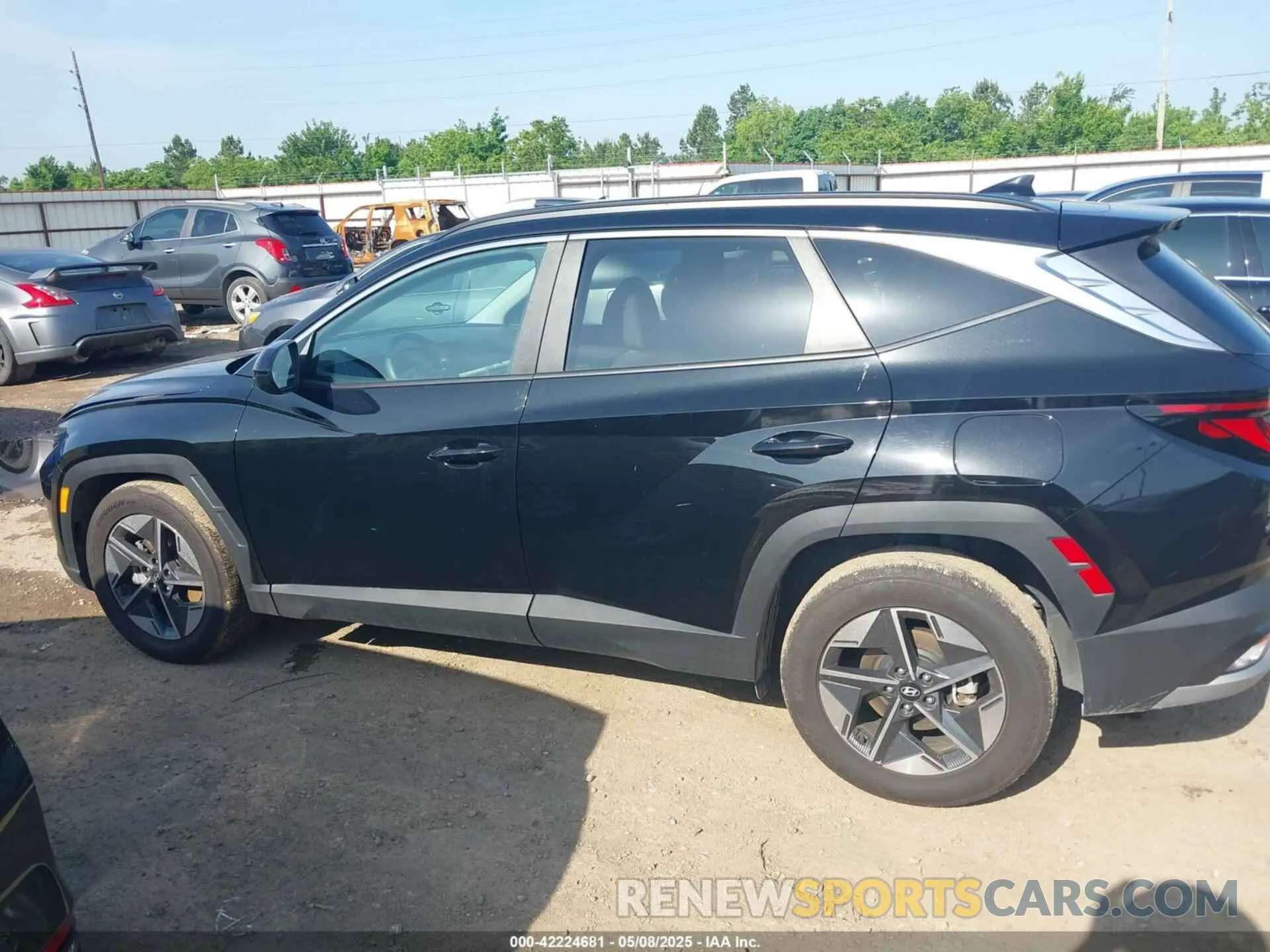 15 Photograph of a damaged car 5NMJB3DE0SH460297 HYUNDAI TUCSON 2025
