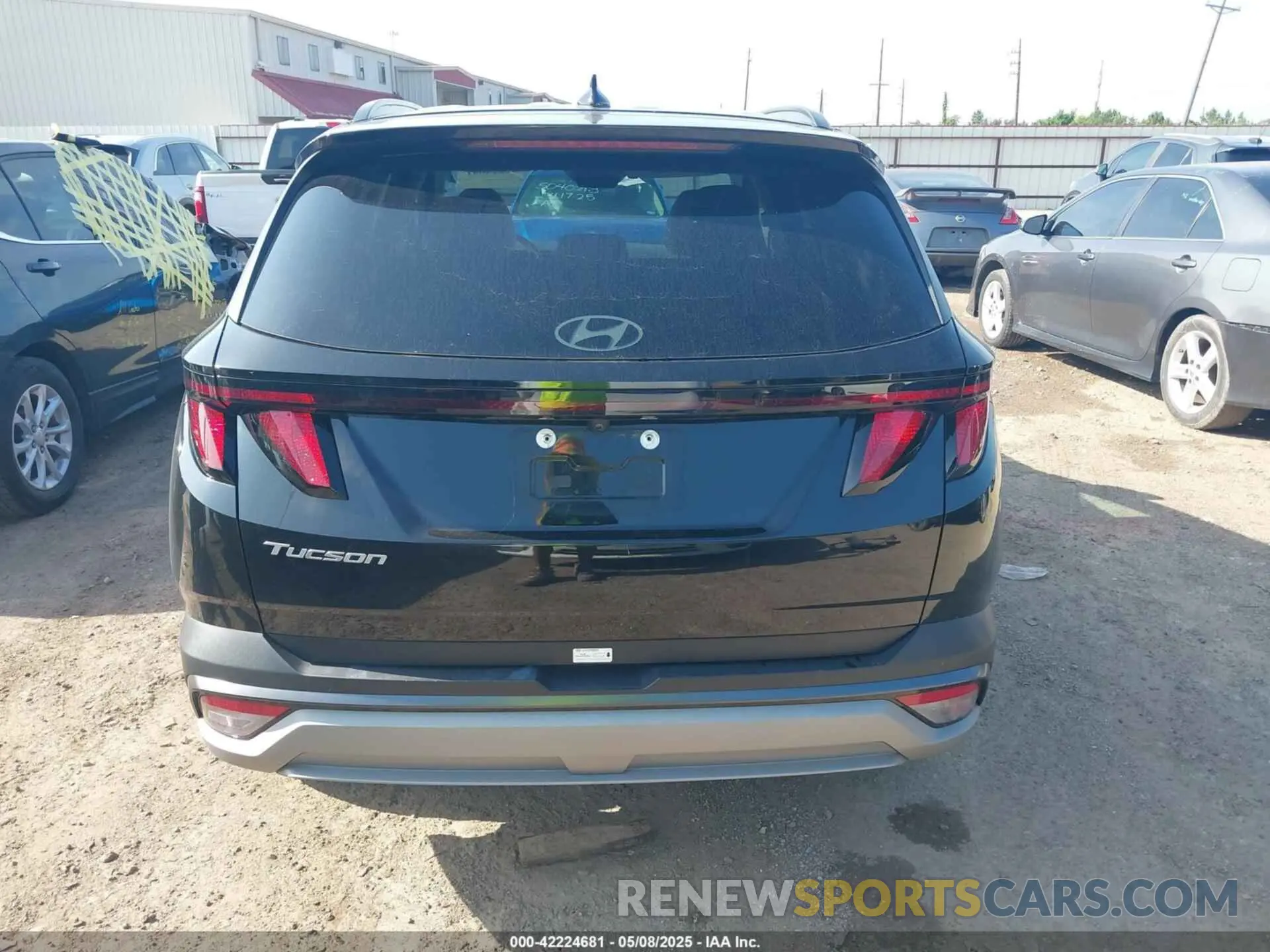 17 Photograph of a damaged car 5NMJB3DE0SH460297 HYUNDAI TUCSON 2025