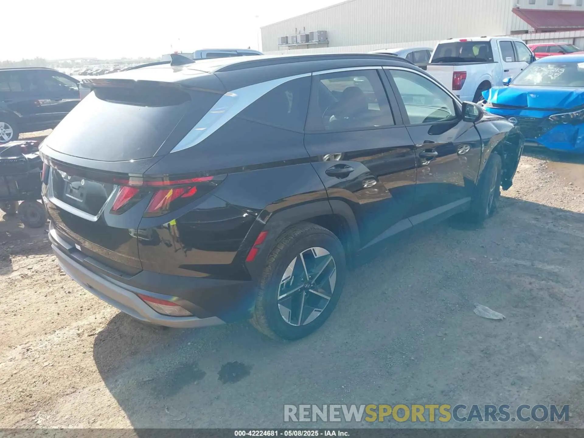 4 Photograph of a damaged car 5NMJB3DE0SH460297 HYUNDAI TUCSON 2025