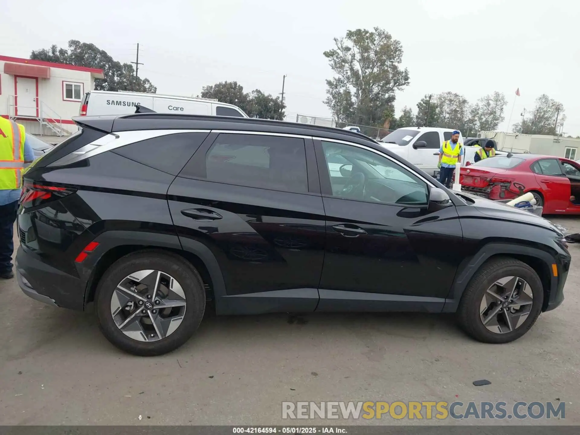 13 Photograph of a damaged car 5NMJB3DE1SH486553 HYUNDAI TUCSON 2025