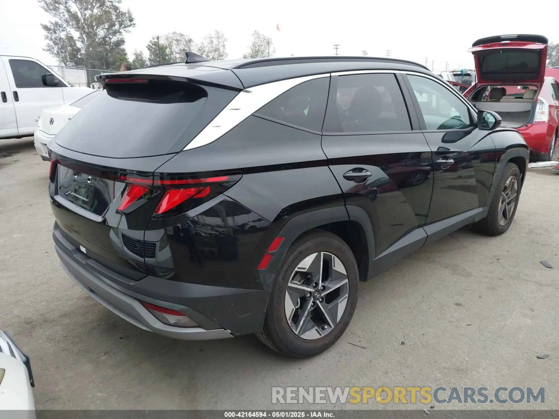 4 Photograph of a damaged car 5NMJB3DE1SH486553 HYUNDAI TUCSON 2025