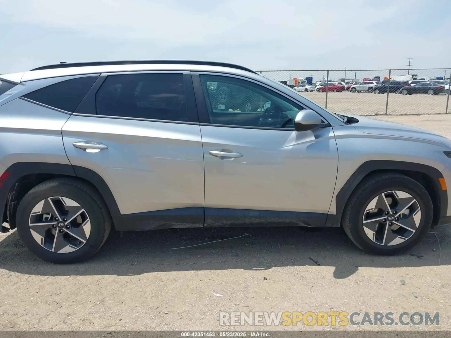 13 Photograph of a damaged car 5NMJB3DE1SH494667 HYUNDAI TUCSON 2025