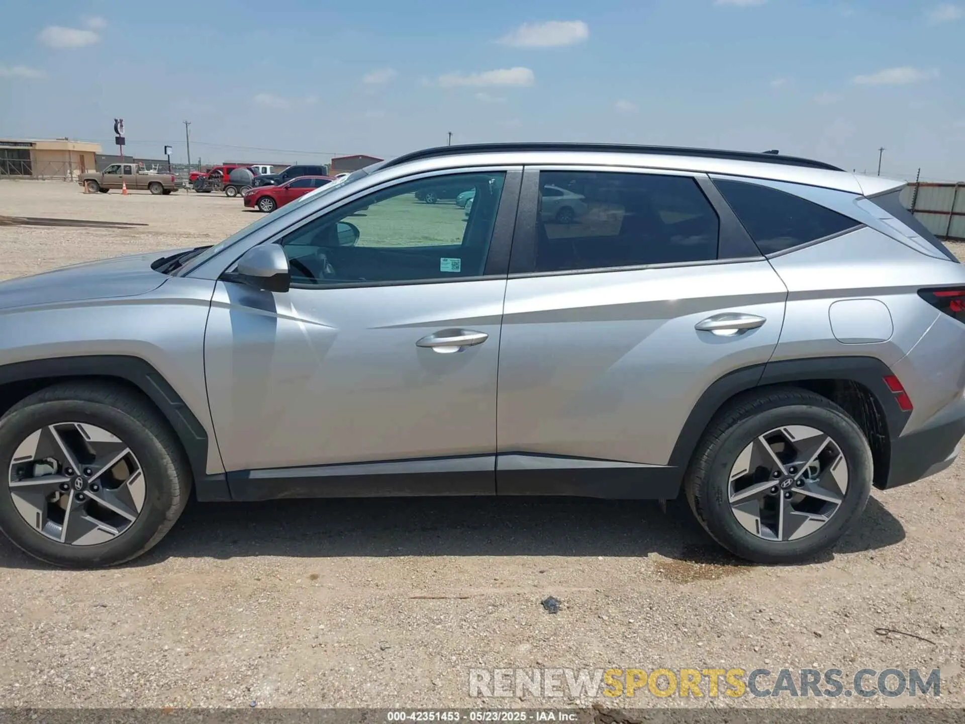 14 Photograph of a damaged car 5NMJB3DE1SH494667 HYUNDAI TUCSON 2025