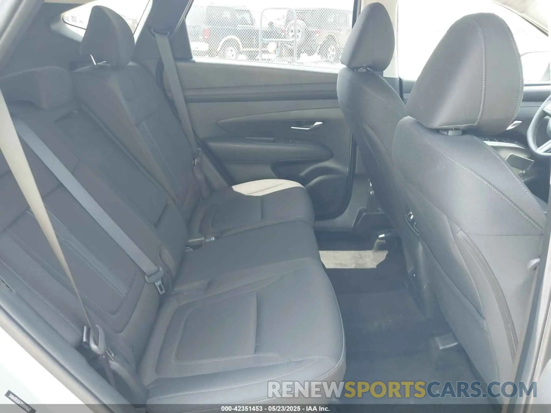 8 Photograph of a damaged car 5NMJB3DE1SH494667 HYUNDAI TUCSON 2025