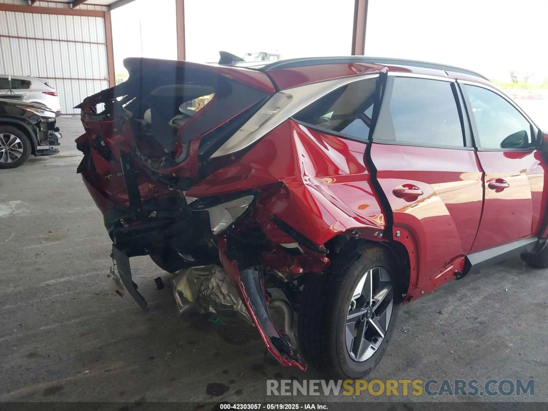 17 Photograph of a damaged car 5NMJB3DE1SH505800 HYUNDAI TUCSON 2025