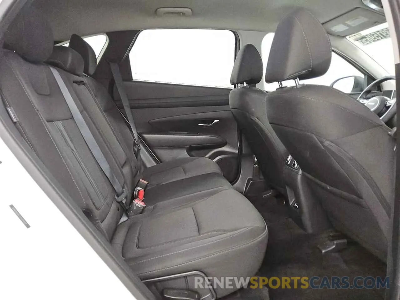 11 Photograph of a damaged car 5NMJB3DE2SH470037 HYUNDAI TUCSON 2025