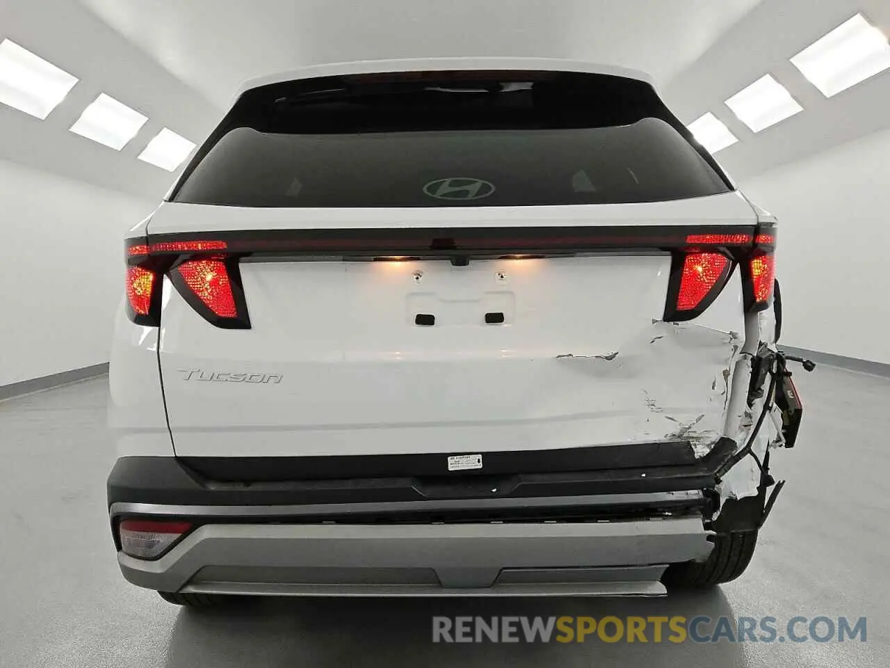 6 Photograph of a damaged car 5NMJB3DE2SH470037 HYUNDAI TUCSON 2025