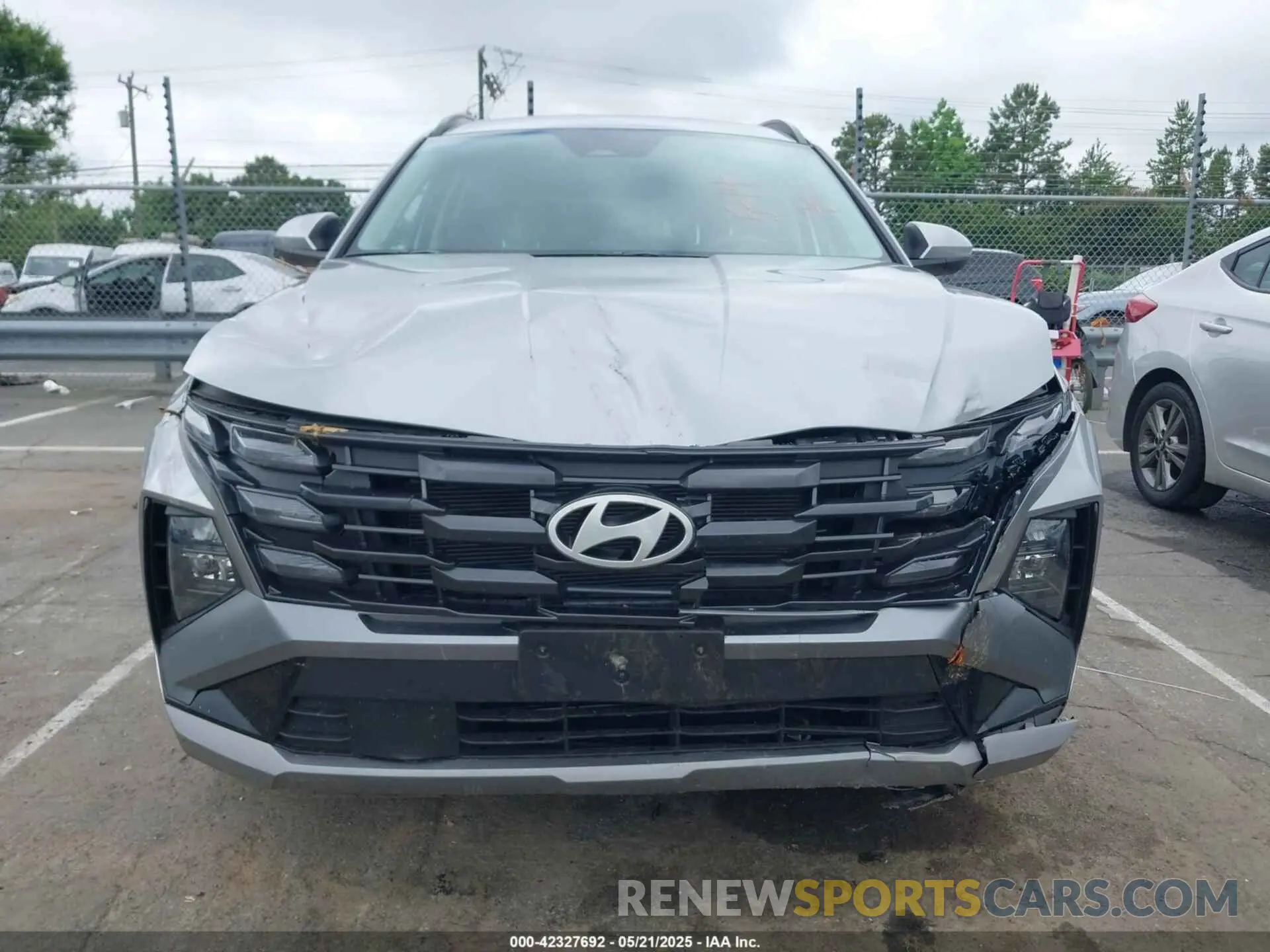 12 Photograph of a damaged car 5NMJB3DE2SH480017 HYUNDAI TUCSON 2025