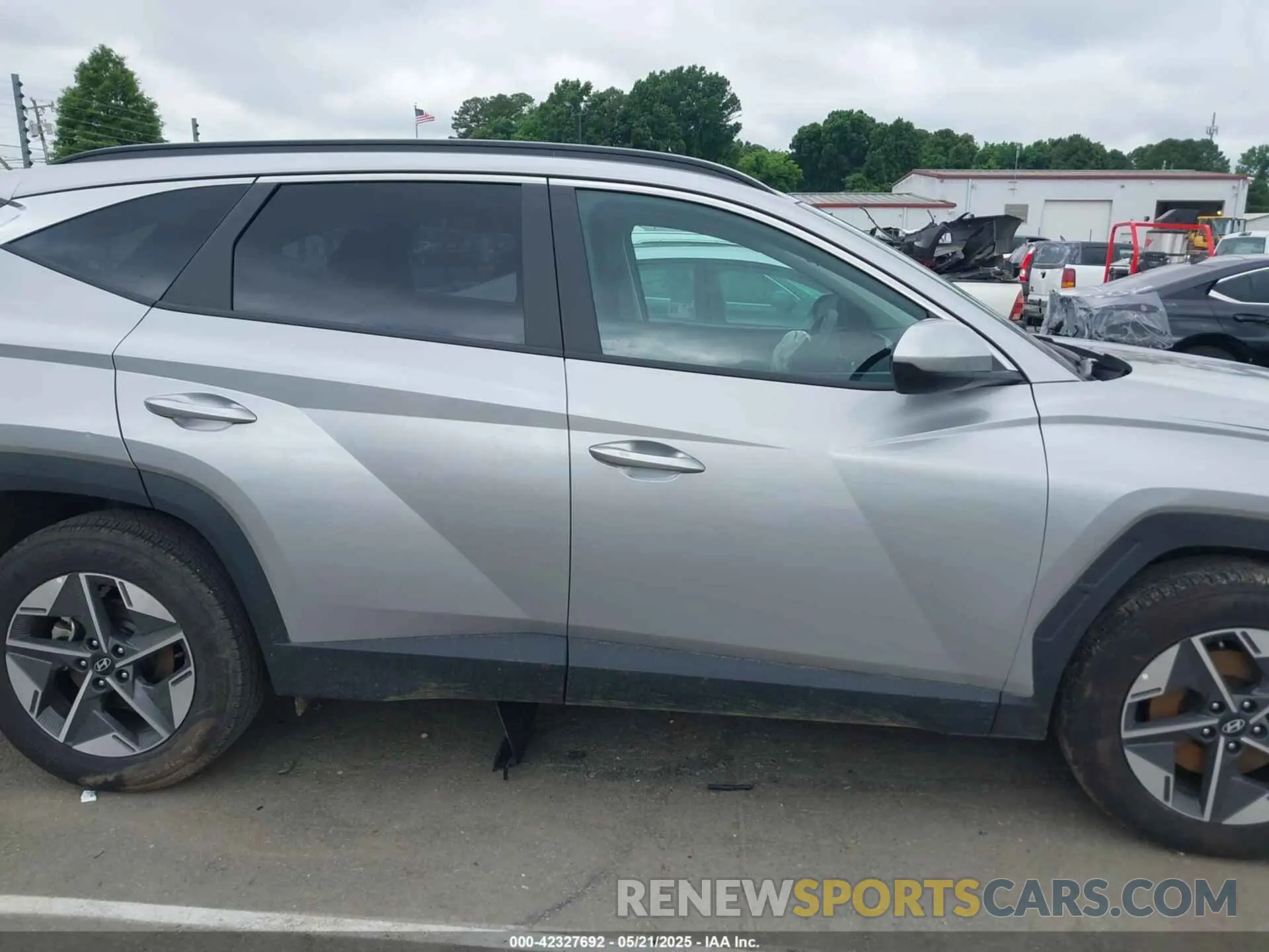 13 Photograph of a damaged car 5NMJB3DE2SH480017 HYUNDAI TUCSON 2025